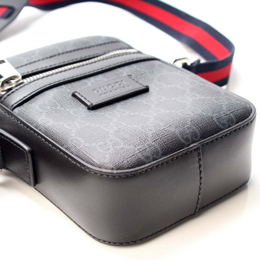Gucci 598103 GG Supreme Messenger Bag