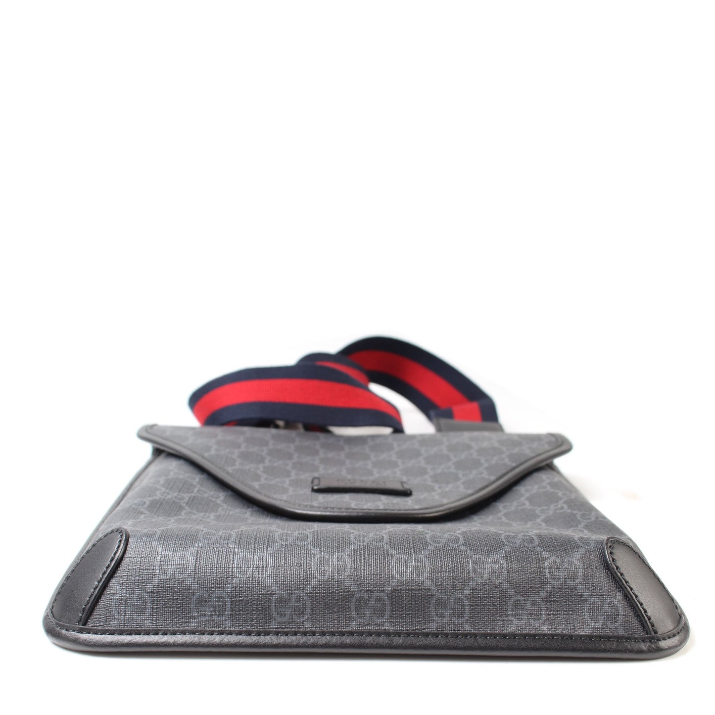Gucci 599521 GG Supreme Messenger Bag