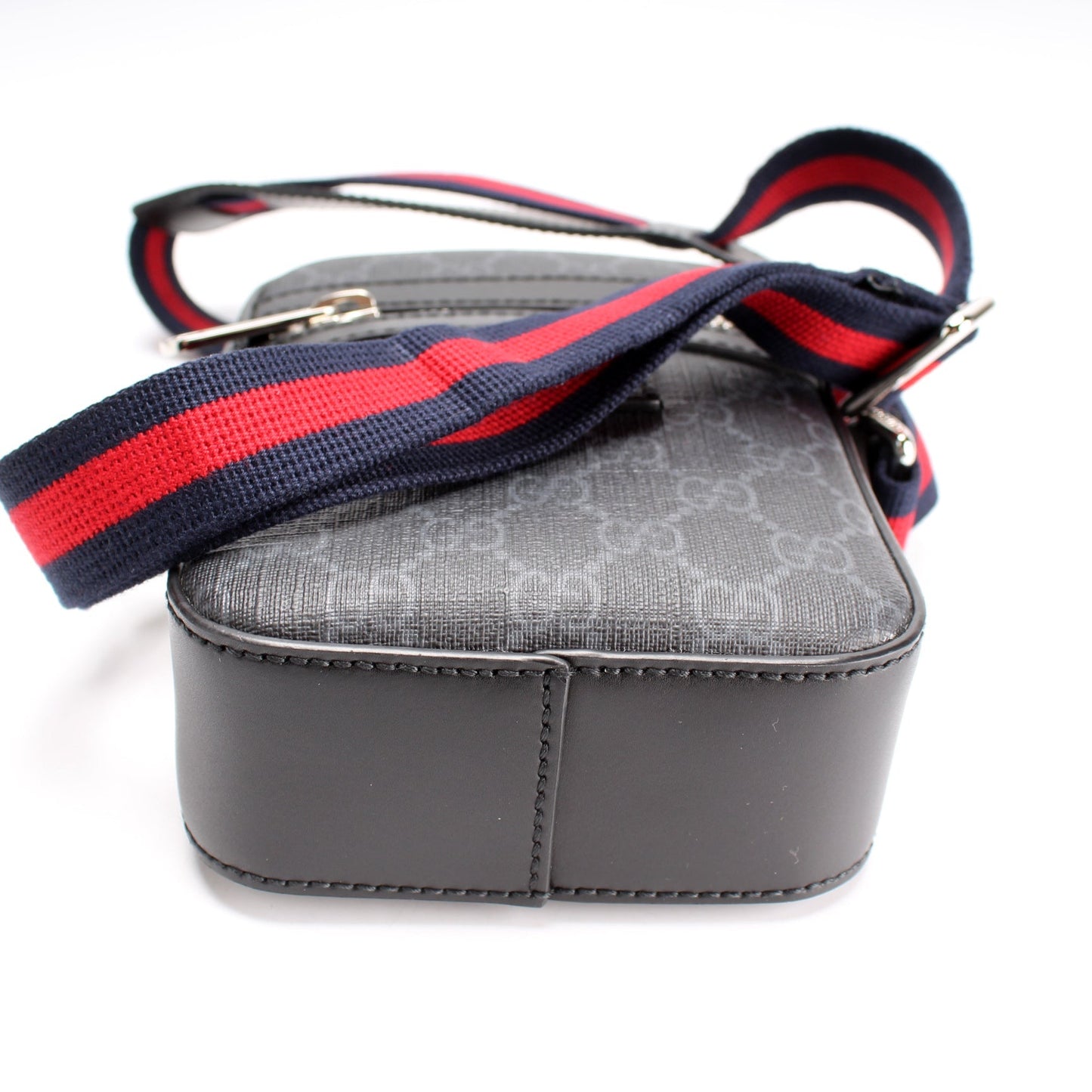 Gucci 598103 GG Supreme Messenger Bag