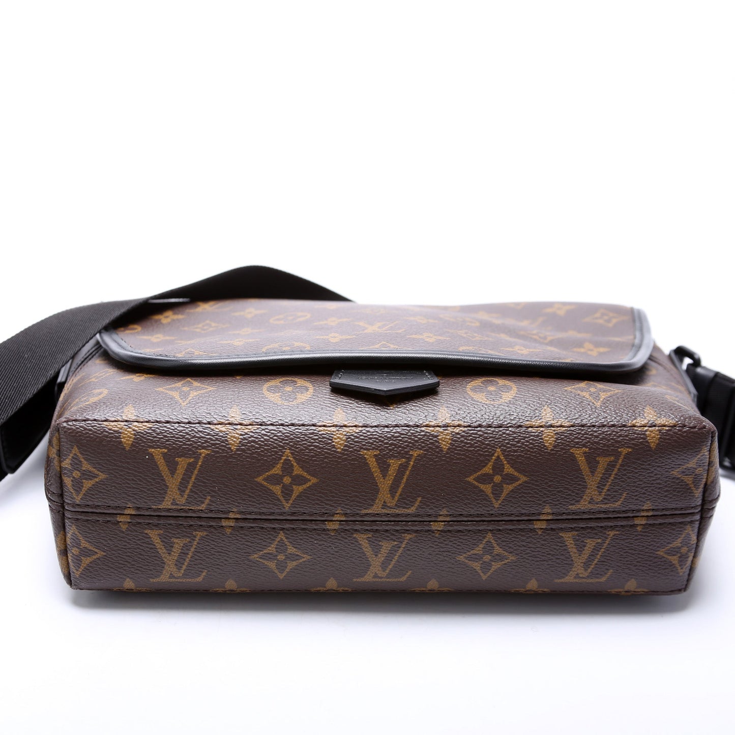 Luxury Women's Handbag | Louis Vuitton Magnetic Messenger Macassar Monogram