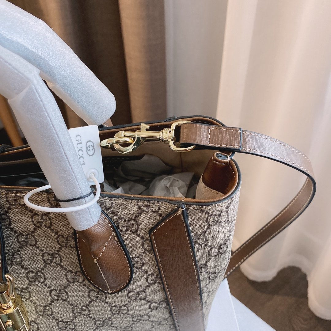 Gucci Arrival Handbag Style 28