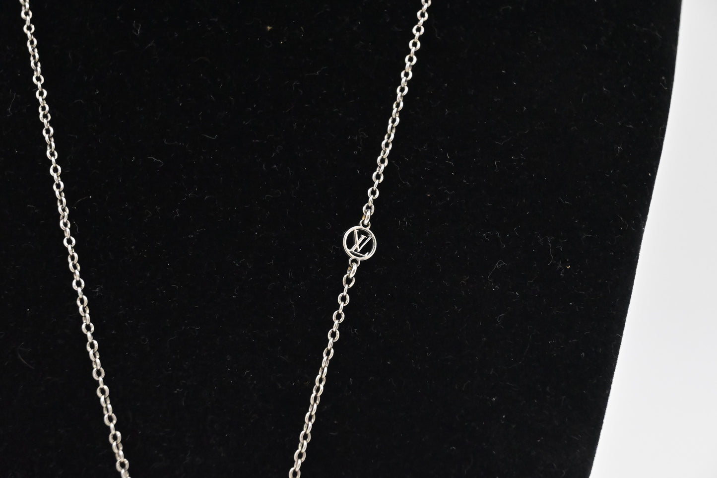 Louis Vuitton Essential V Neclace