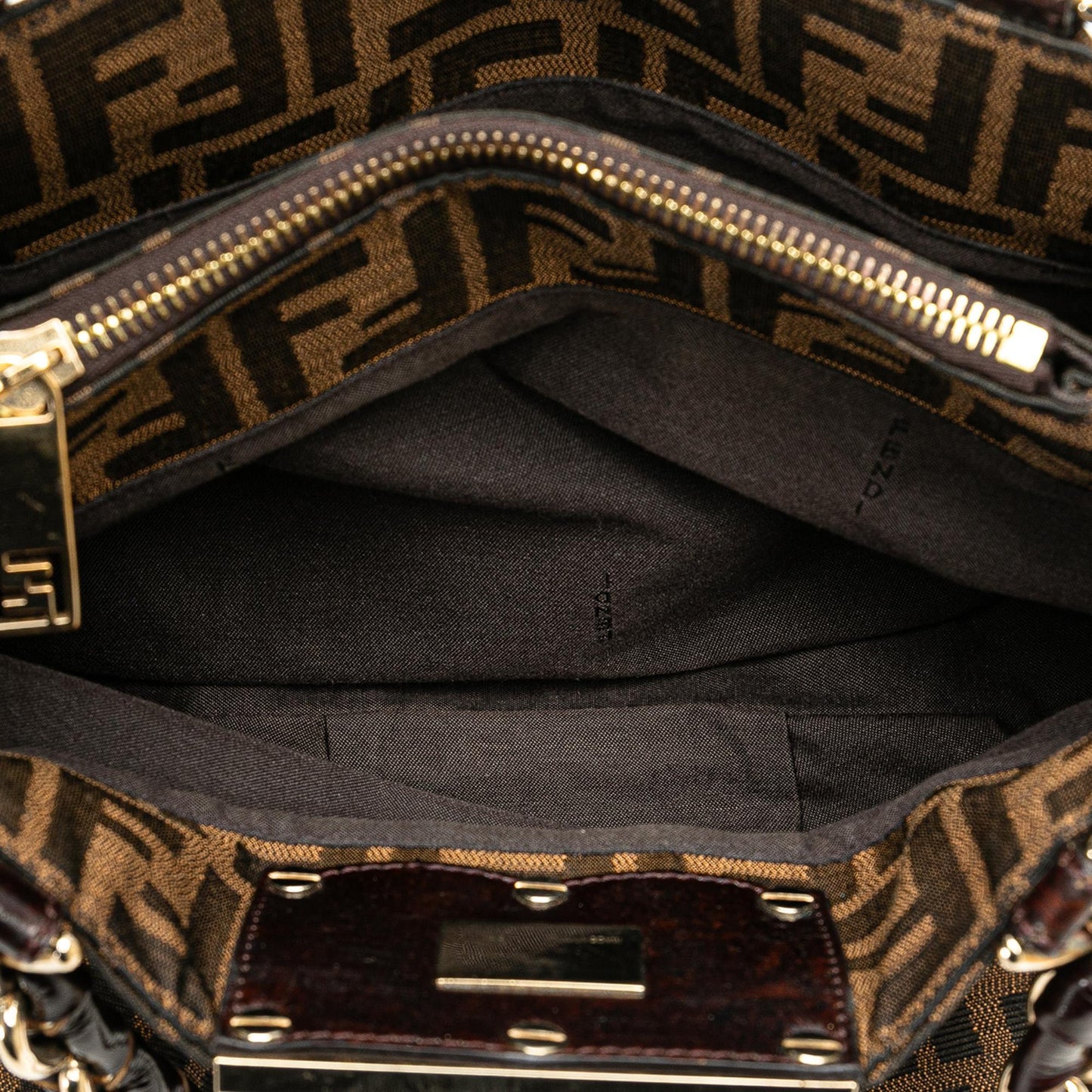 Fendi Small Zucca Canvas Mia Chain Tote (SHG-ikzCNe)