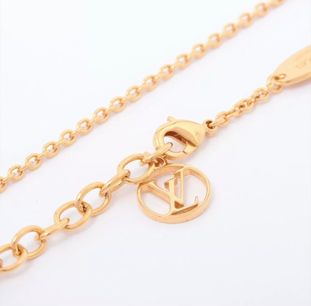 Louis Vuitton Collier L To V Necklace