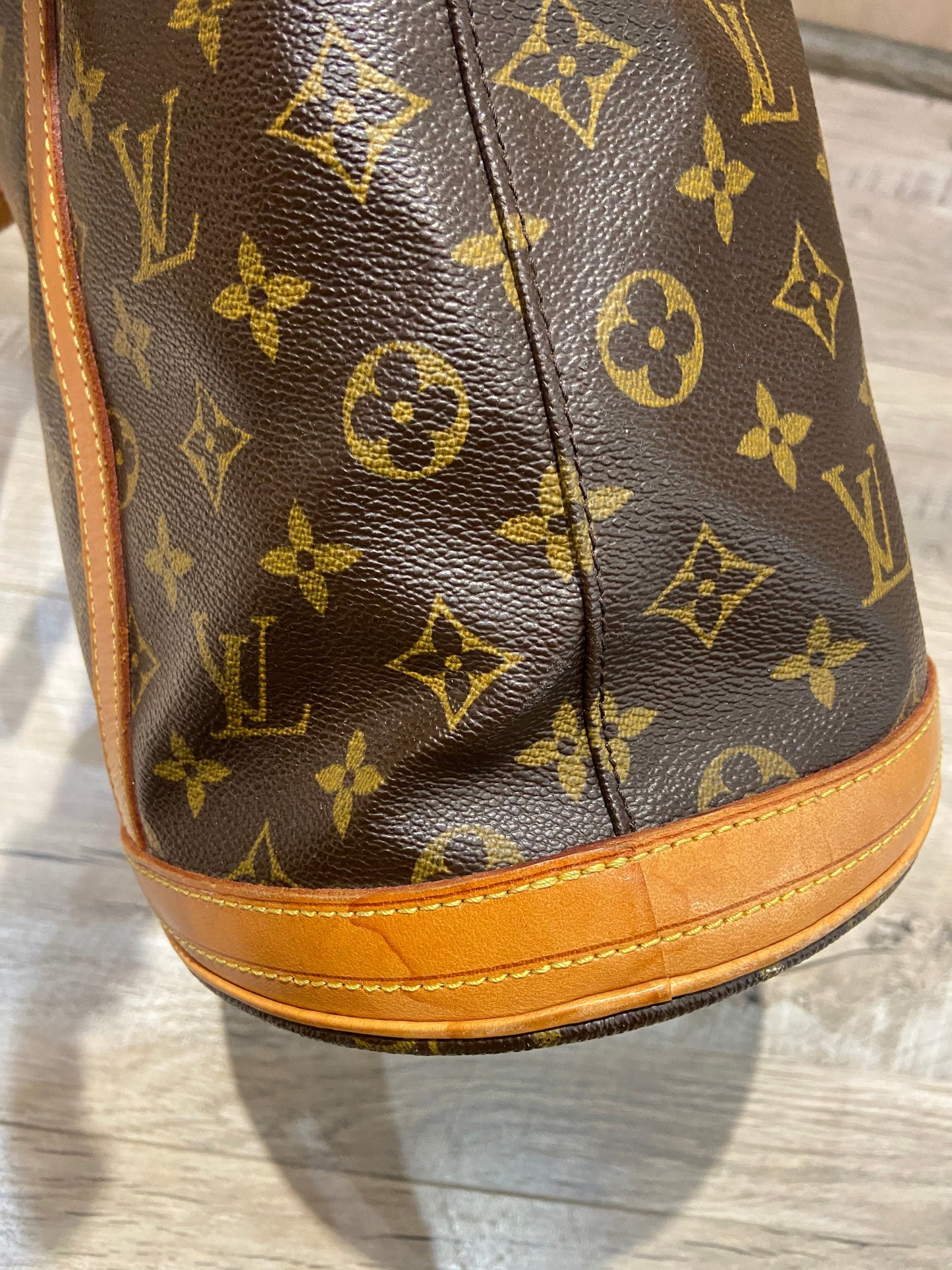 Luxury Women's Handbag | LOUIS VUITTON MONOGRAM BUCKET BAG GM
