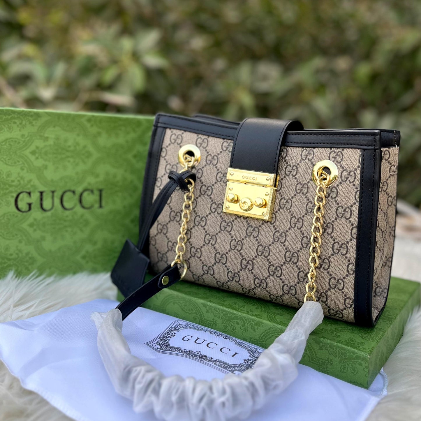 GUCCI Padlock Small Shoulder Bag A Timeless Classic (black/brown)