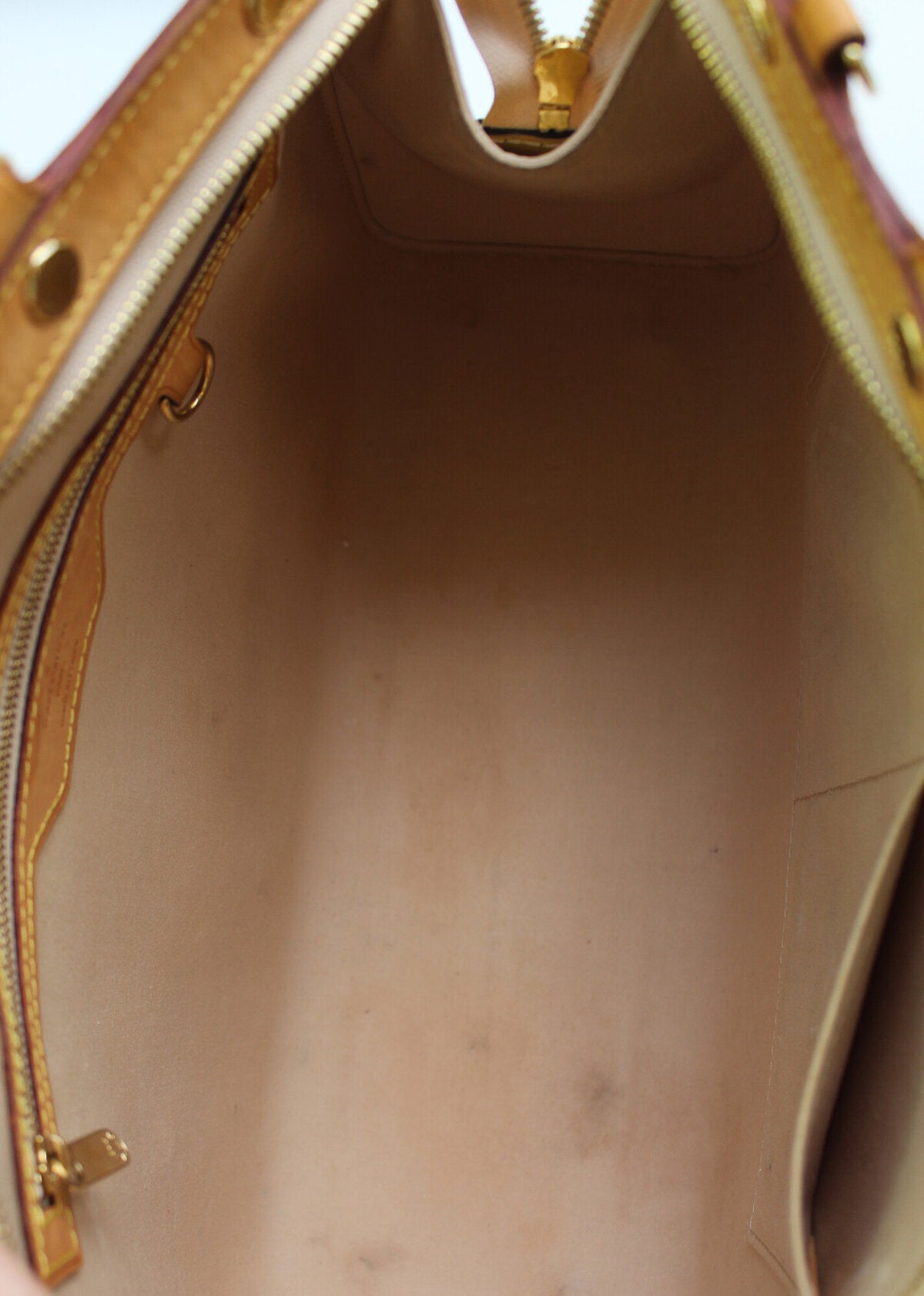 Louis Vuitton Brea MM, Vernis Monogram Leather Beige