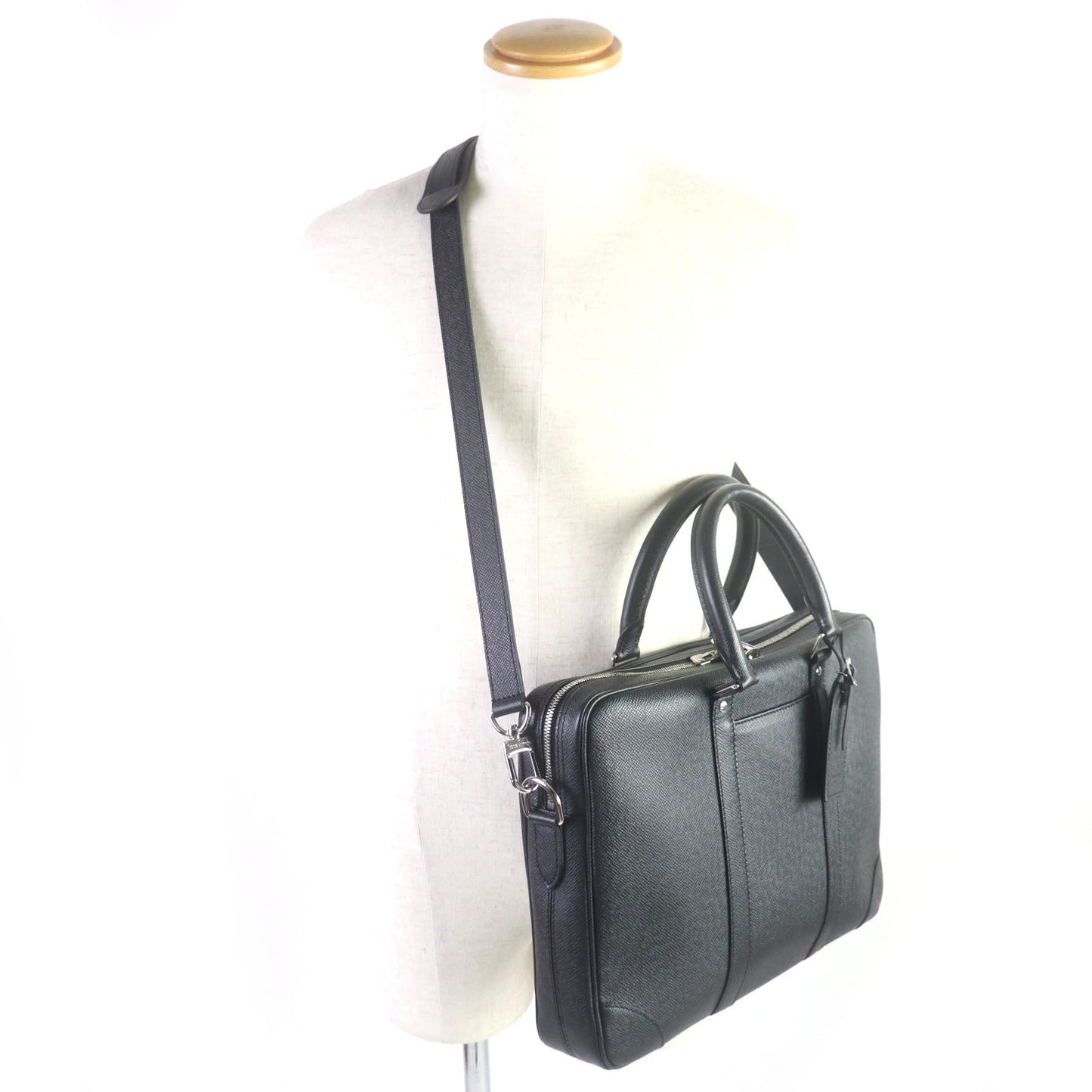 LOUIS VUITTON Briefcase Taiga Leather black Taiga Porte Documan Voyagej mens