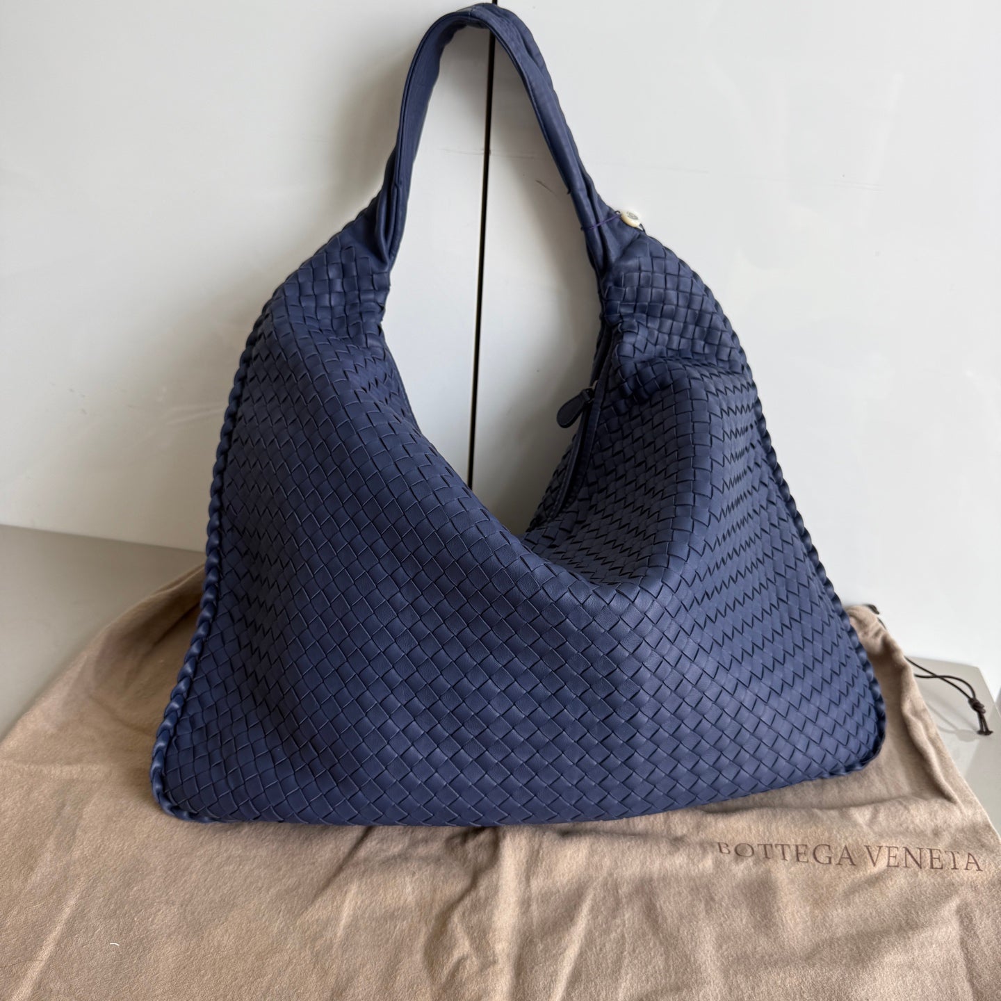 Bottega Veneta Veneta Hobo Maxi Navy Intrecciato Leather 51cm