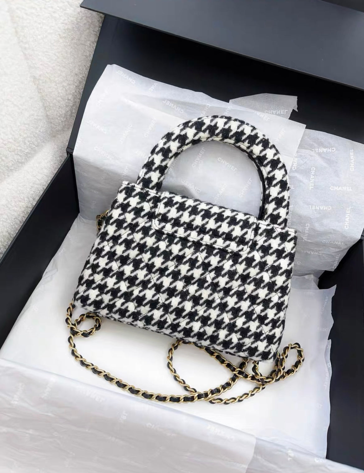 CHANEL 24A o Kelly Black & White Houndstooth Tweed Bag - Brand New