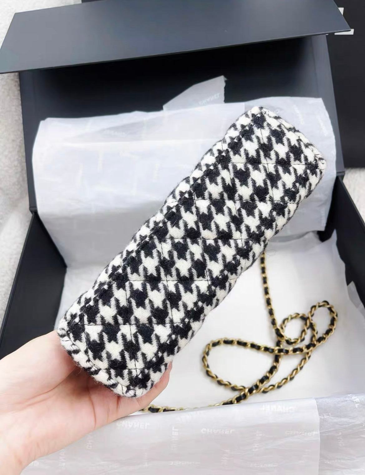 CHANEL 24A o Kelly Black & White Houndstooth Tweed Bag - Brand New