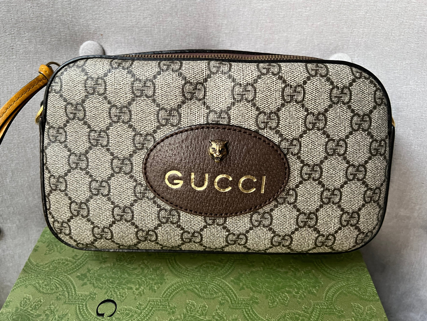 Gucci Neo GG Supreme Messenger Bag (RRP £1060)