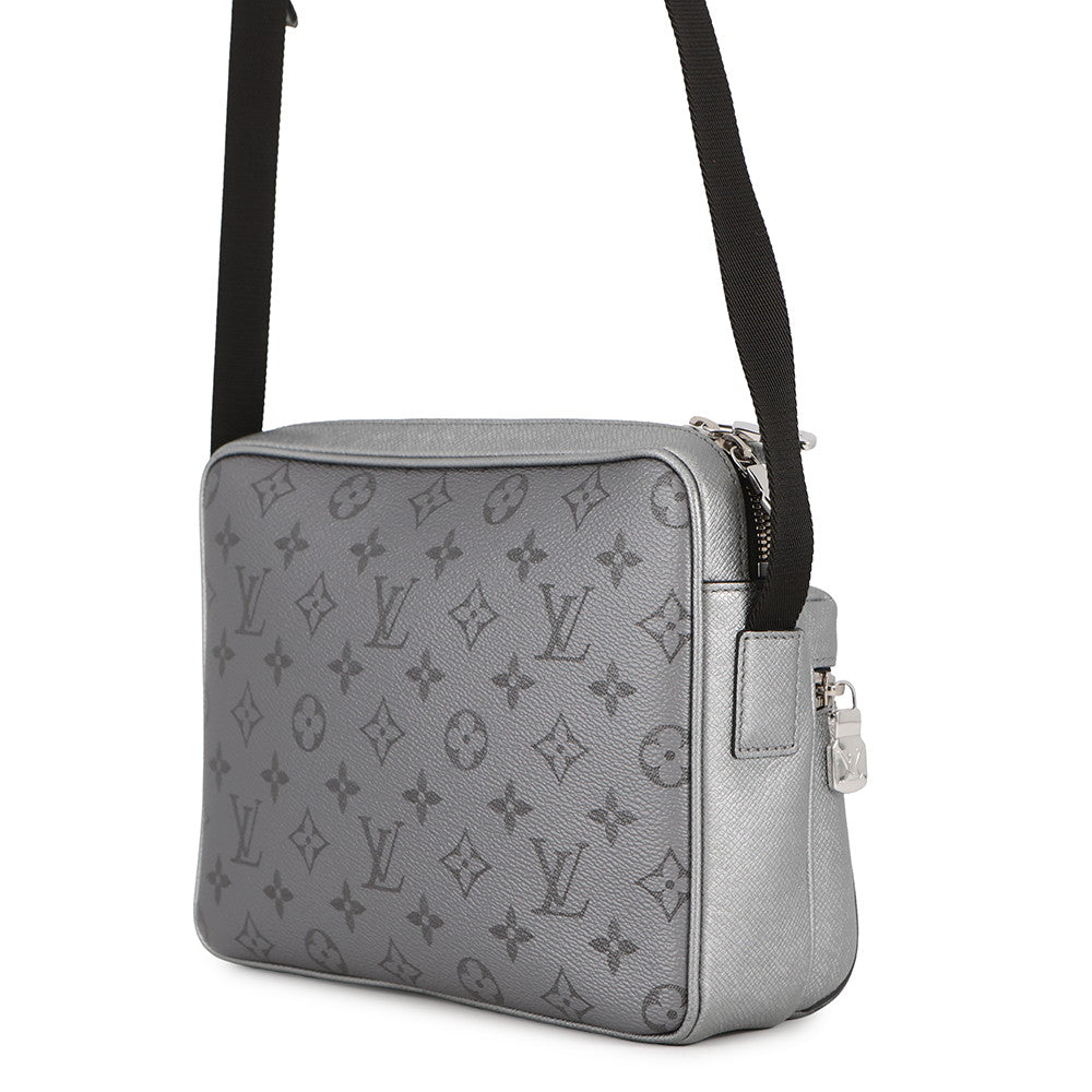 LOUIS VUITTON Outdoor messenger SilverM30830 Monogram Taiga Leather