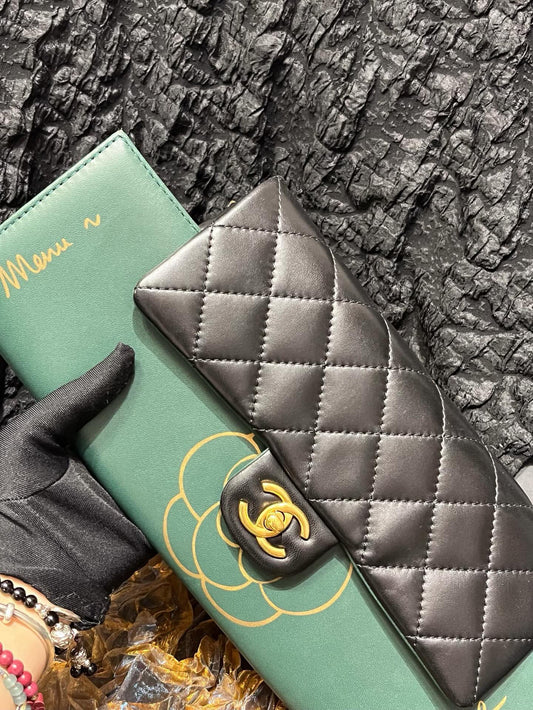 CHANEL Calfskin Quilted Brasserie Gabrielle Menu CC Clutch Green