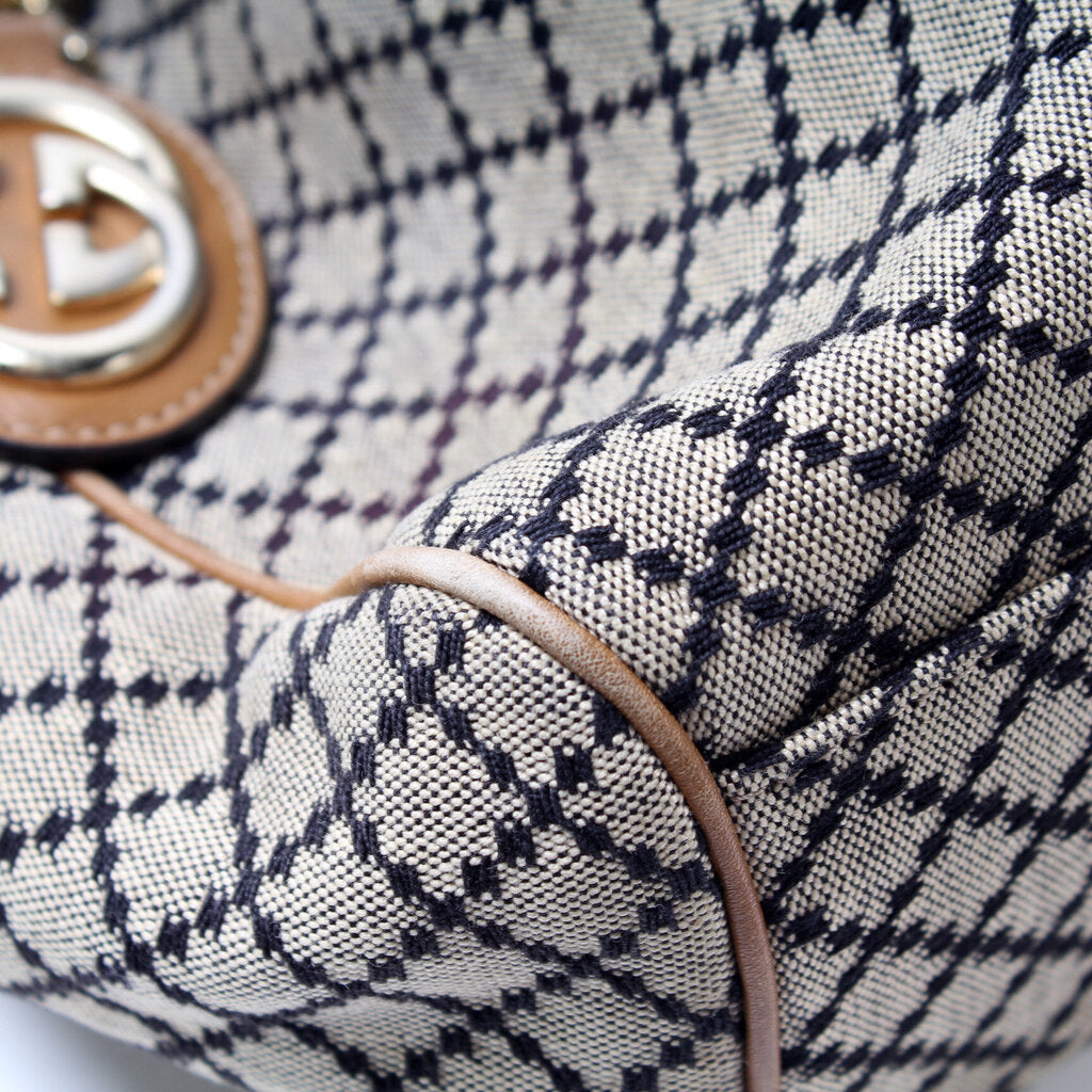 Gucci 211944 Sukey GG Canvas Medium Bag