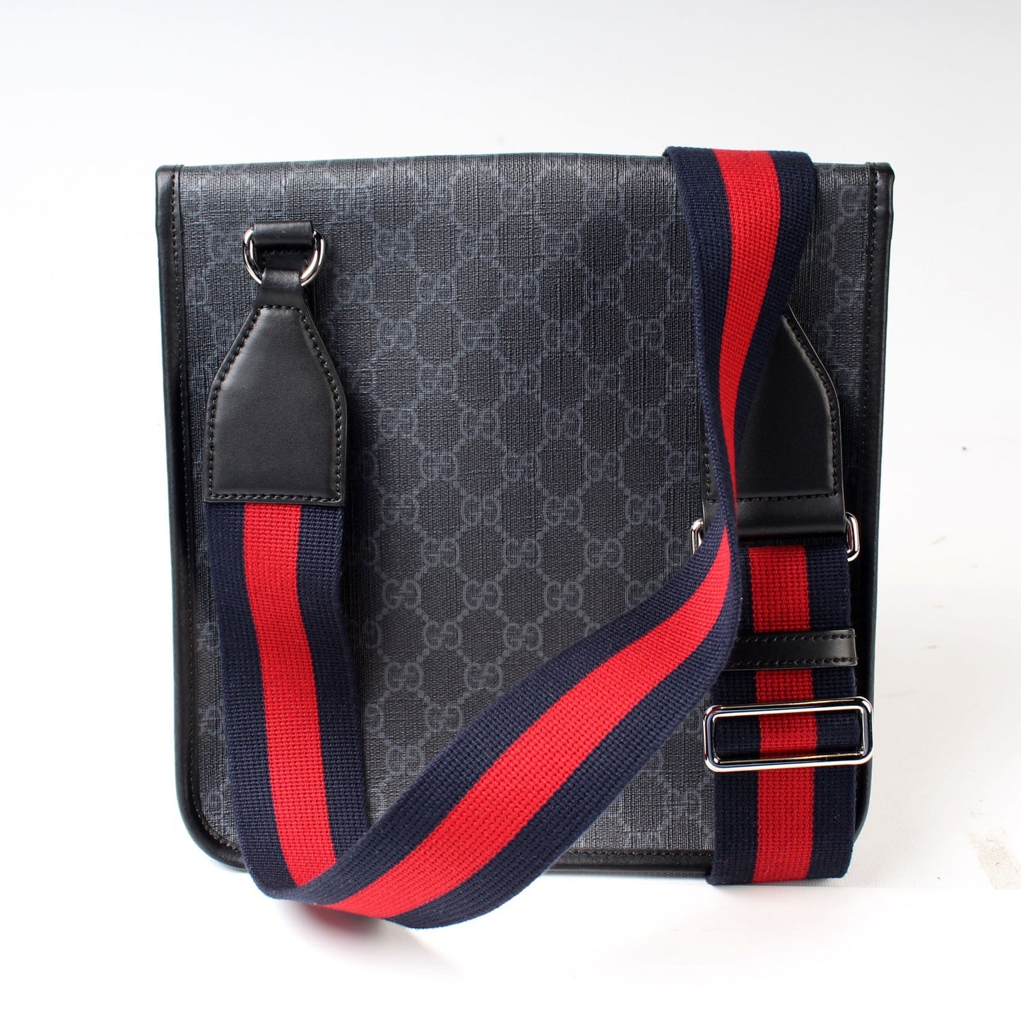 Gucci 599521 GG Supreme Messenger Bag