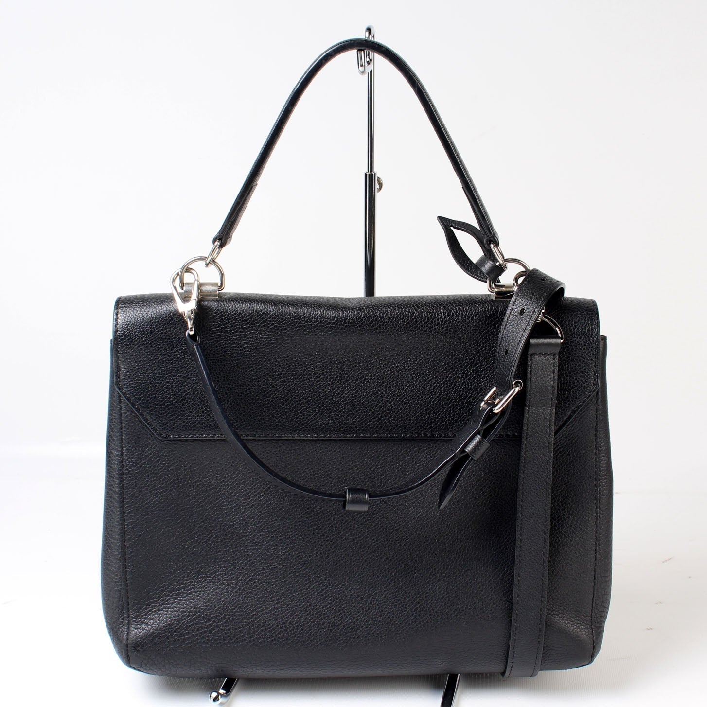 Luxury Women's Handbag | Louis Vuitton Lockme II Calfskin