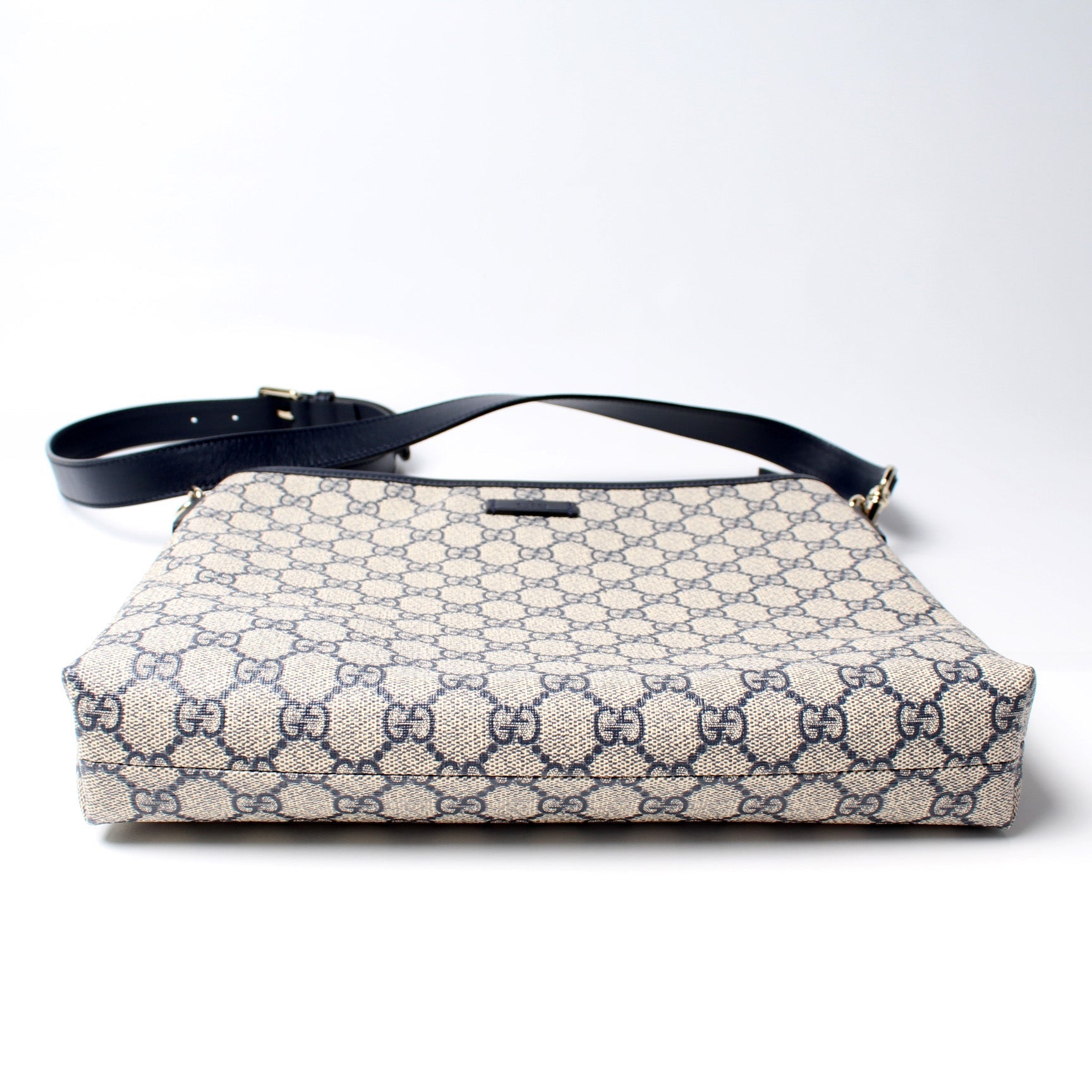 Gucci 388924 GG Supreme Crossbody Bag