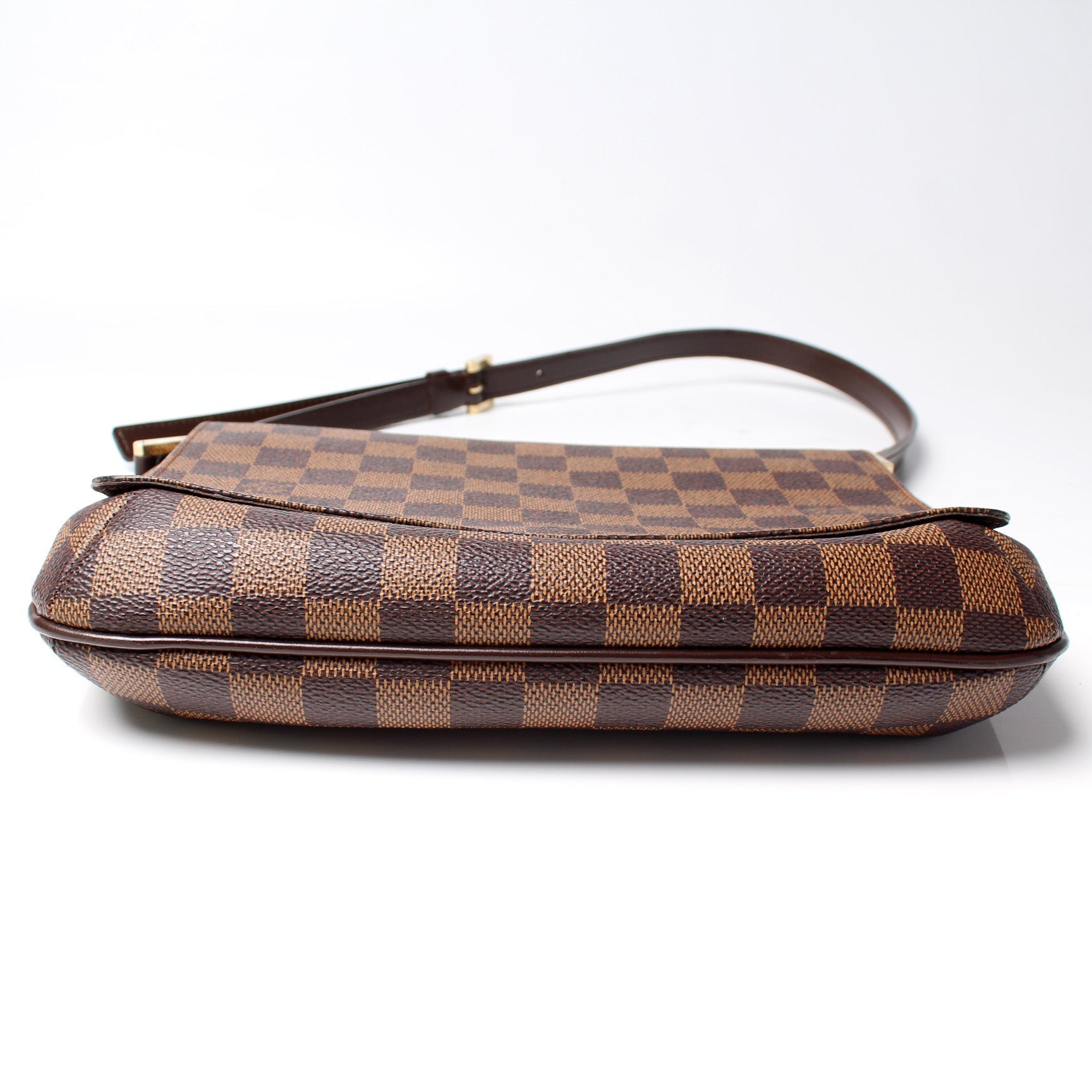 Louis Vuitton Mtte Tango Short Ebene