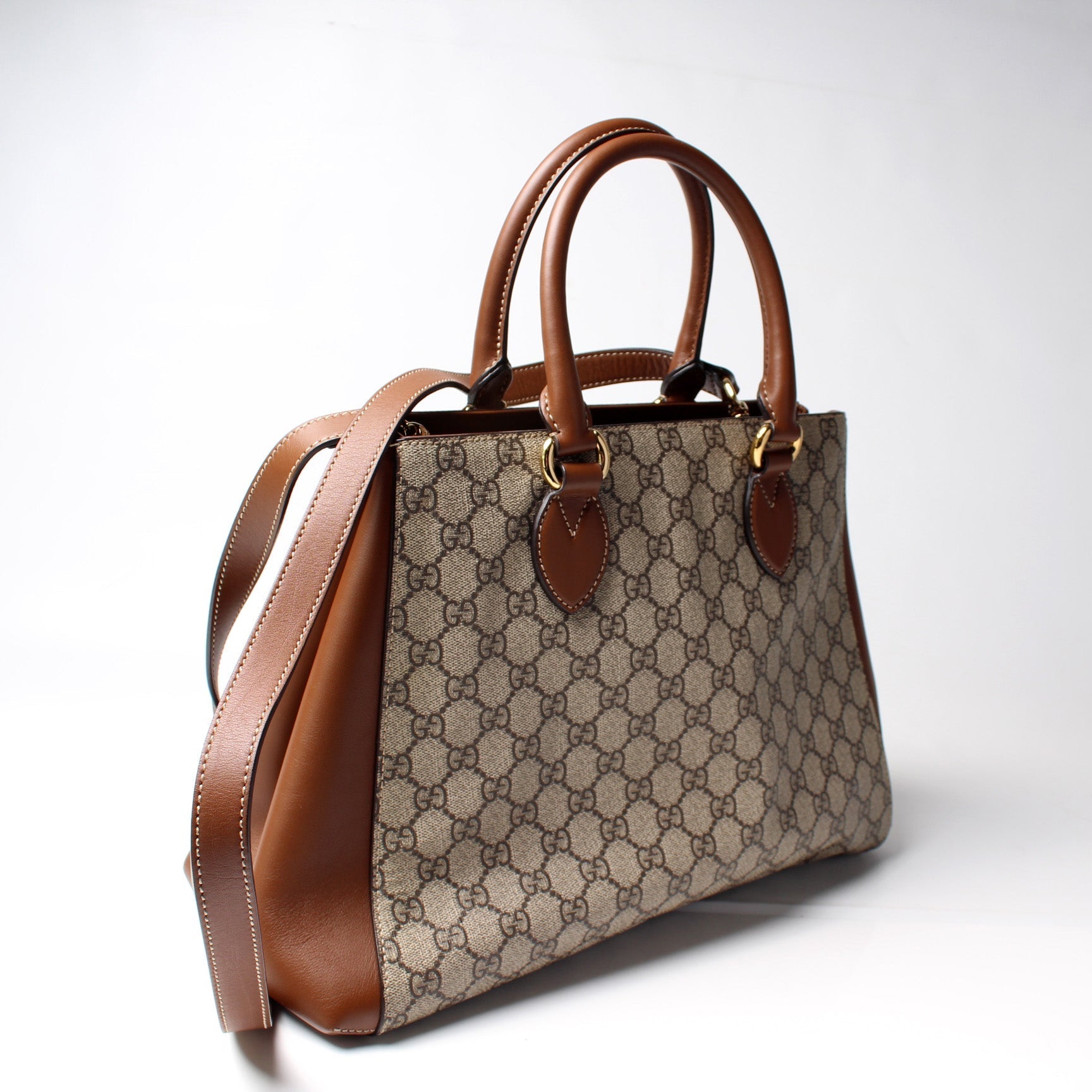 Gucci 453704 GG Supreme Top Handle Bag