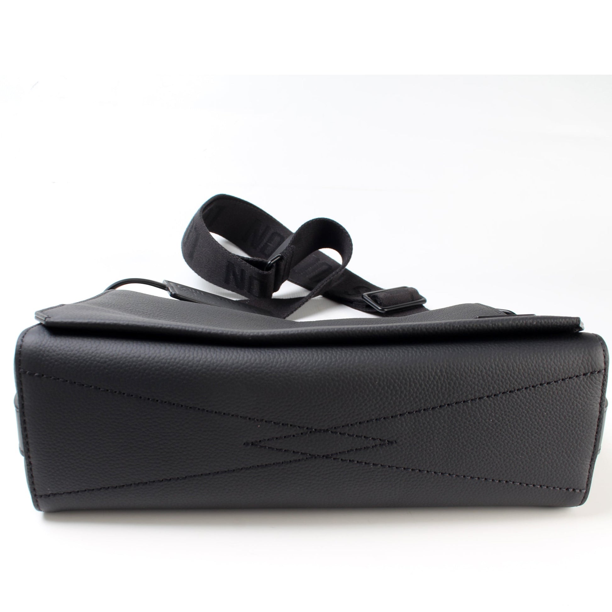 Louis Vuitton Messenger Aerogram