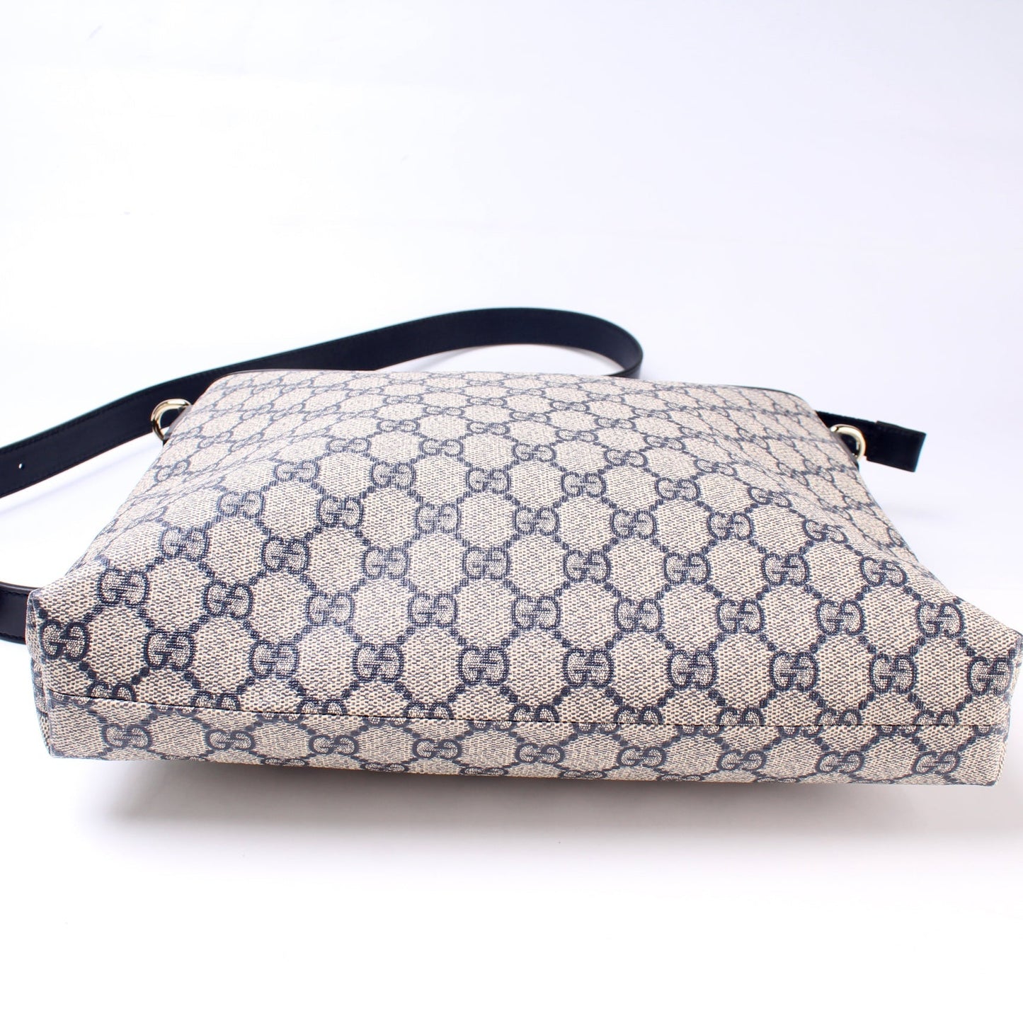 Gucci 388924 GG Supreme Crossbody Bag