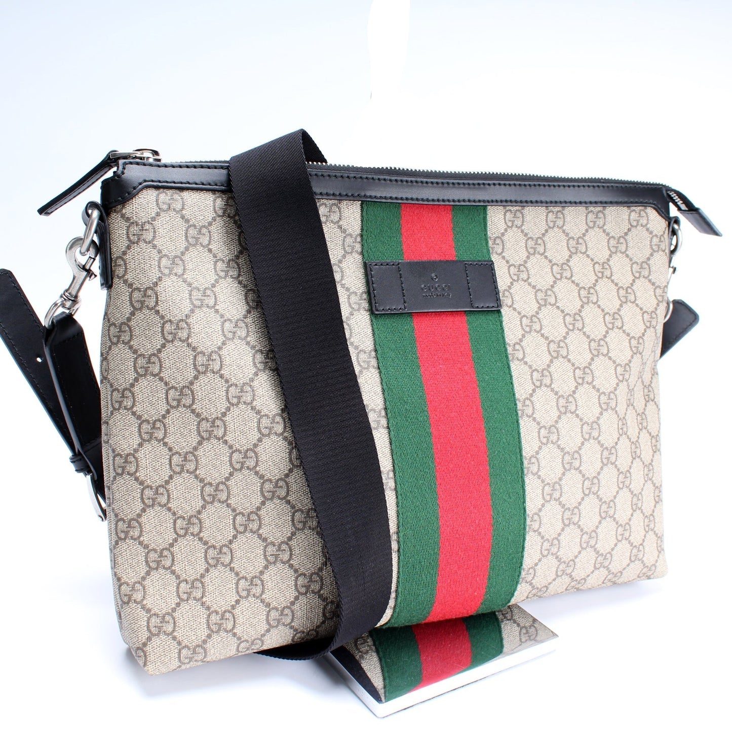 Gucci 523335 GG Supreme Messenger Bag