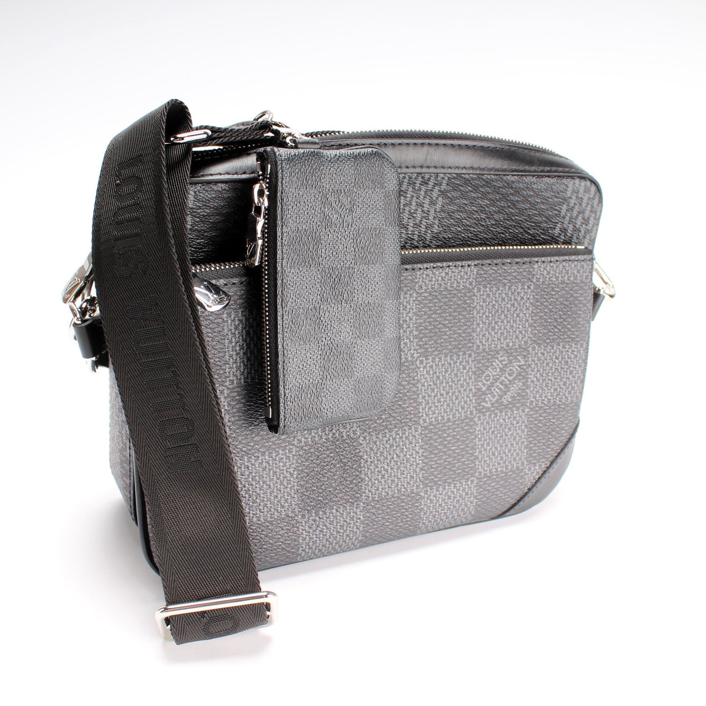 Louis Vuitton Trio Messenger Damier Graphite