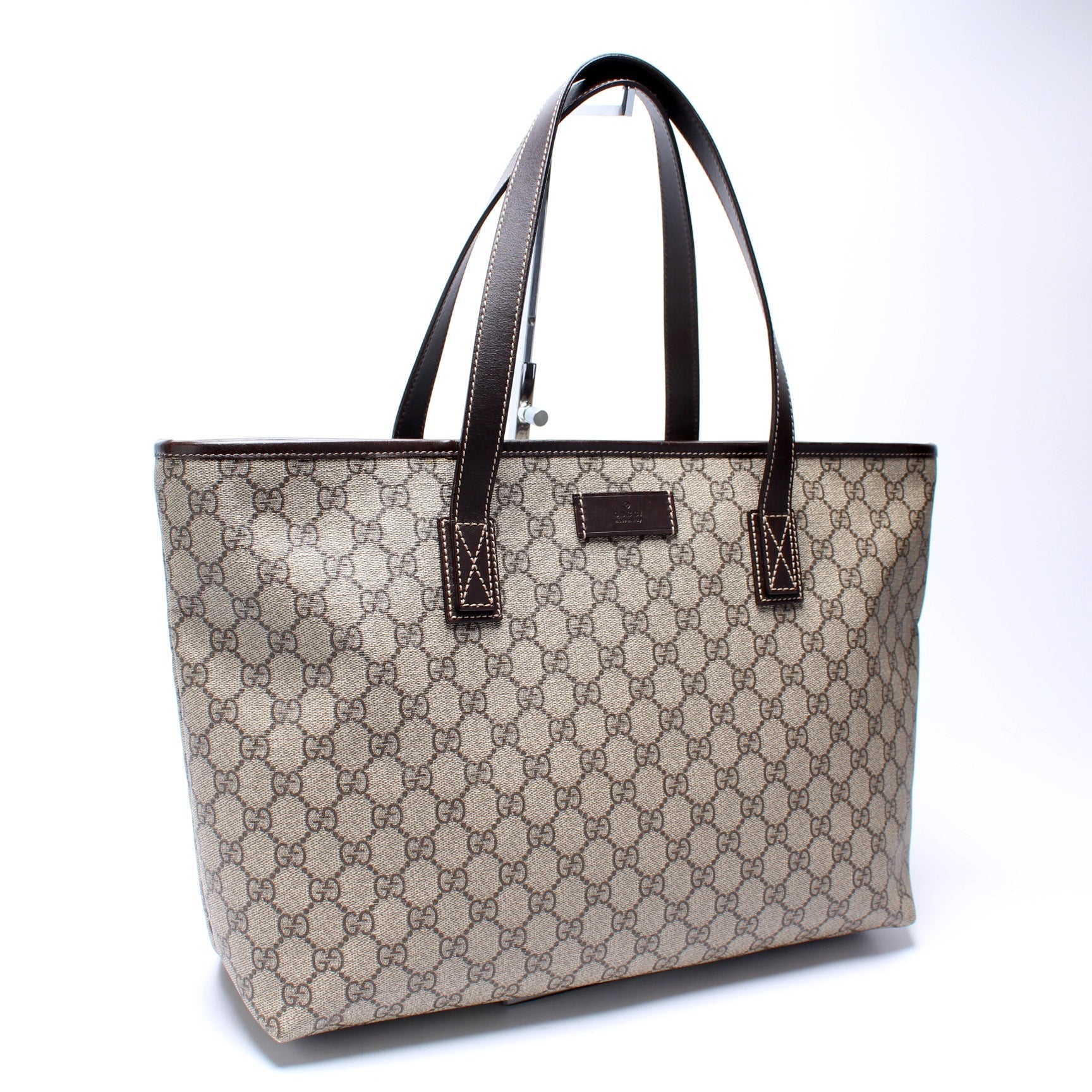 Gucci 211137 GG Supreme Medium Zip Tote Bag