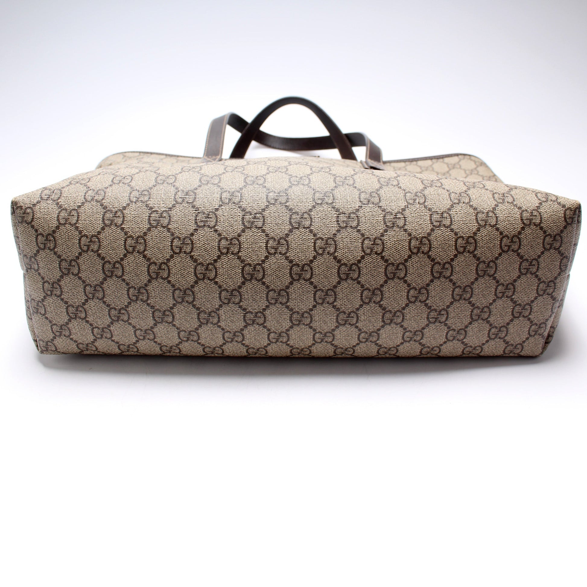 Gucci 211137 GG Supreme Medium Zip Tote Bag