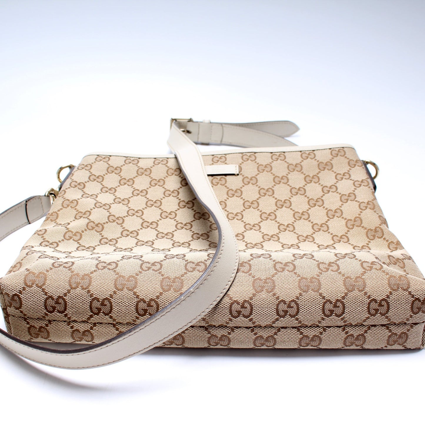 Gucci 388924 GG Canvas Crossbody Bag
