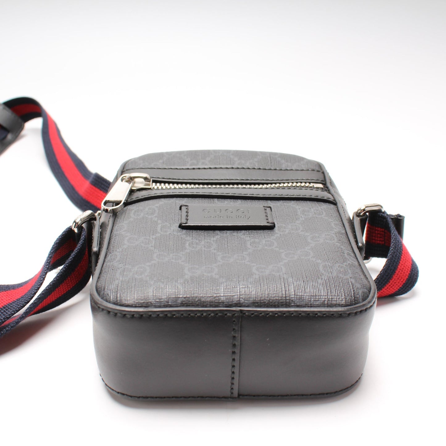 Gucci 598103 GG Supreme Messenger Bag