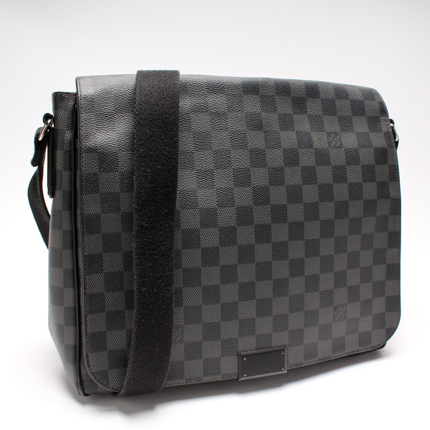 Louis Vuitton District MM Damier Graphite