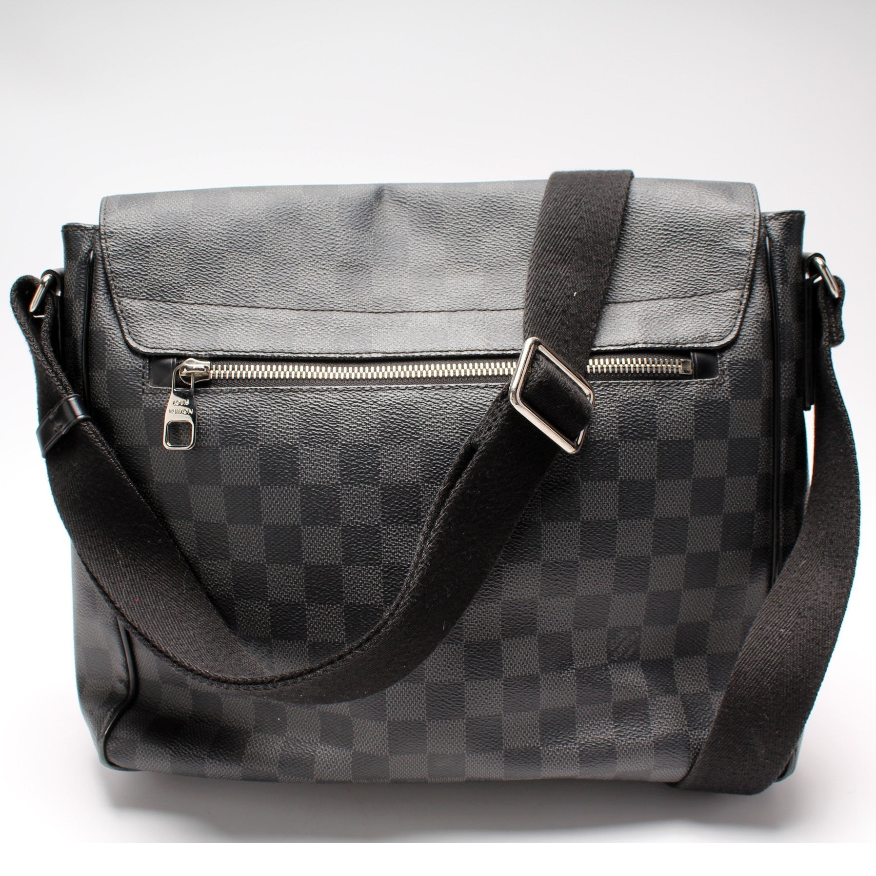 Louis Vuitton District MM Damier Graphite