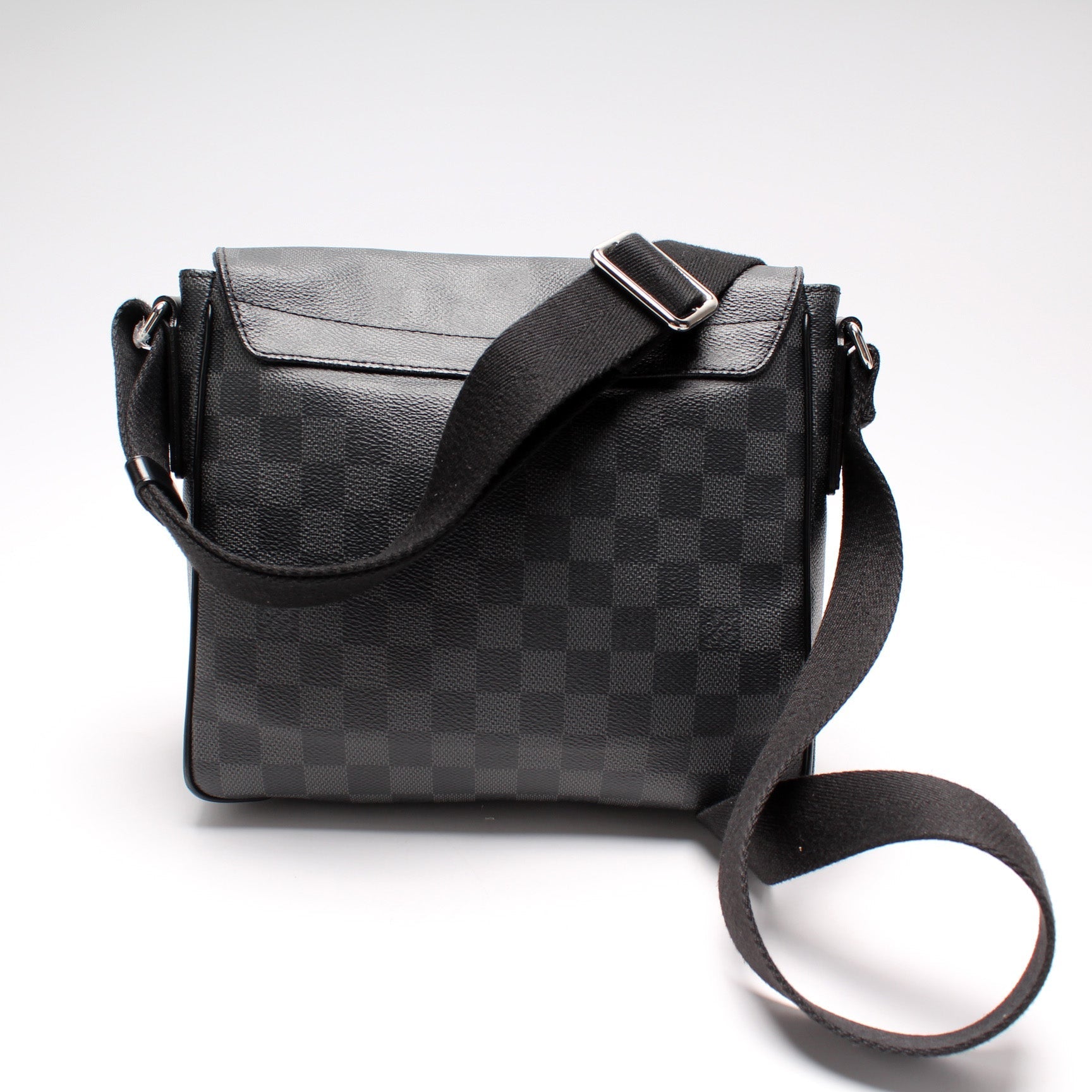 Louis Vuitton District PM Damier Graphite