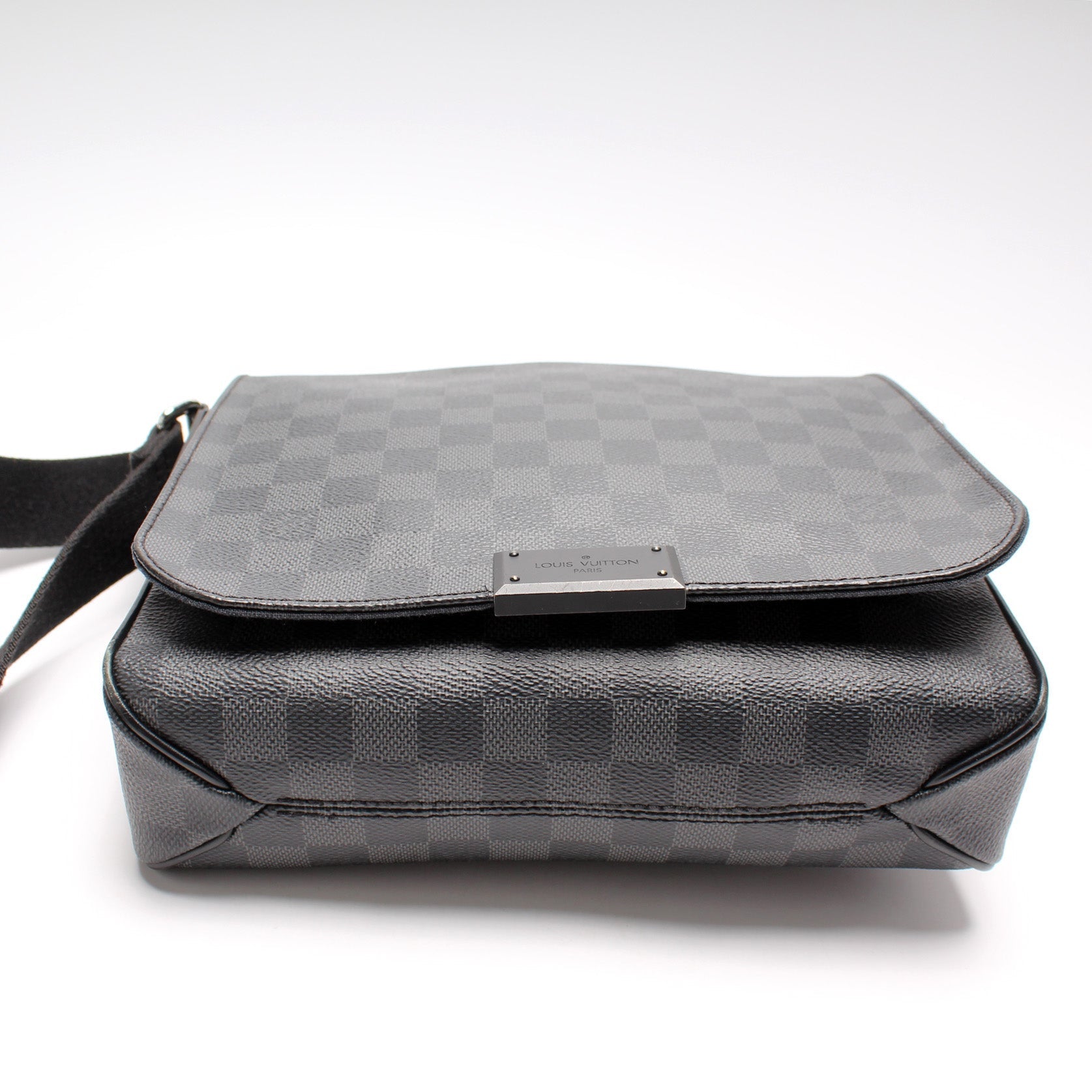 Louis Vuitton District PM Damier Graphite