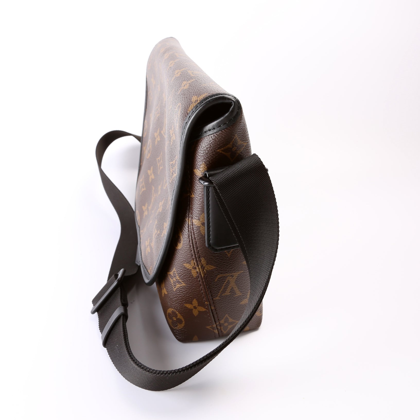 Louis Vuitton Magnetic Messenger Monogram Macassar