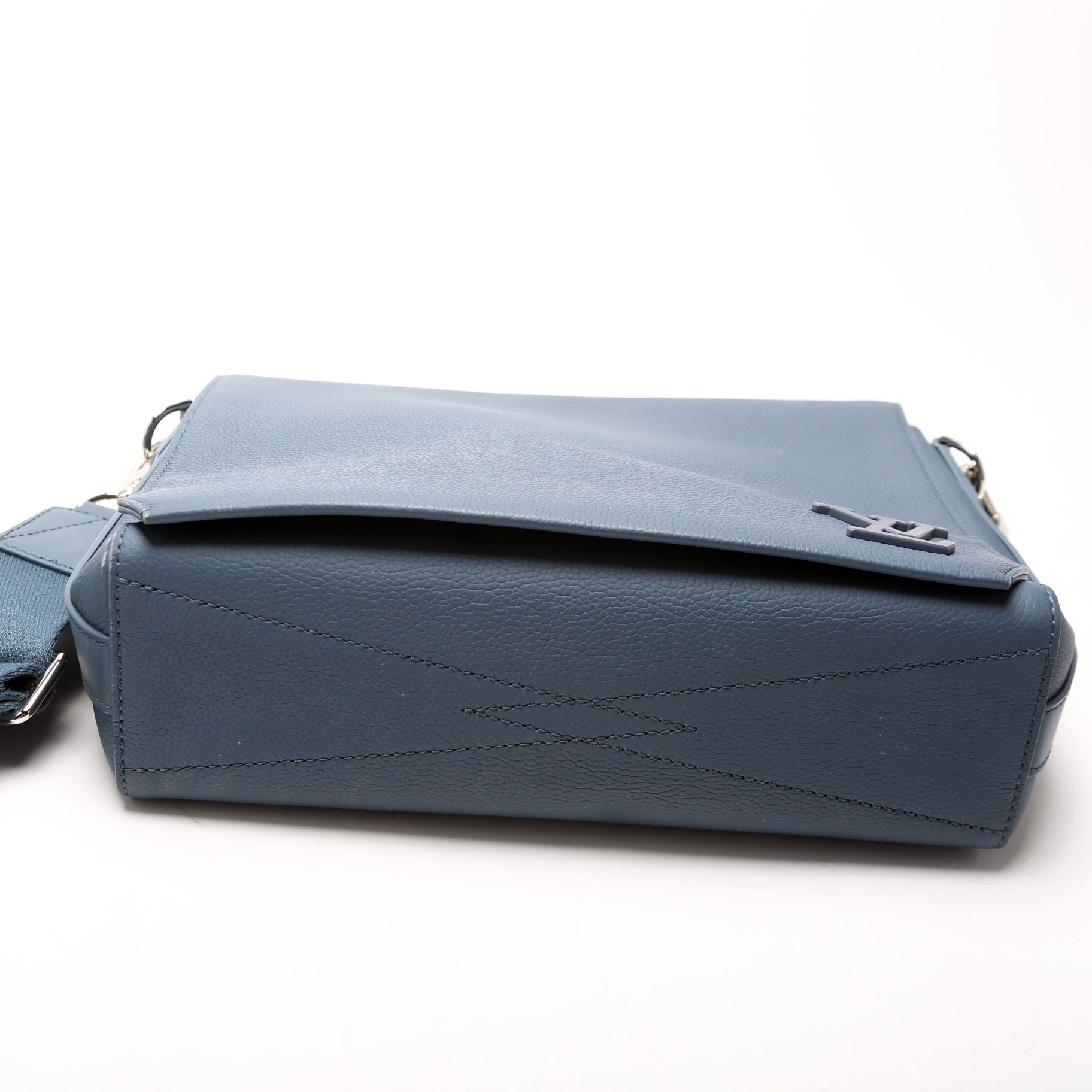 Louis Vuitton Takeoff Messenger Aerogram Calfskin