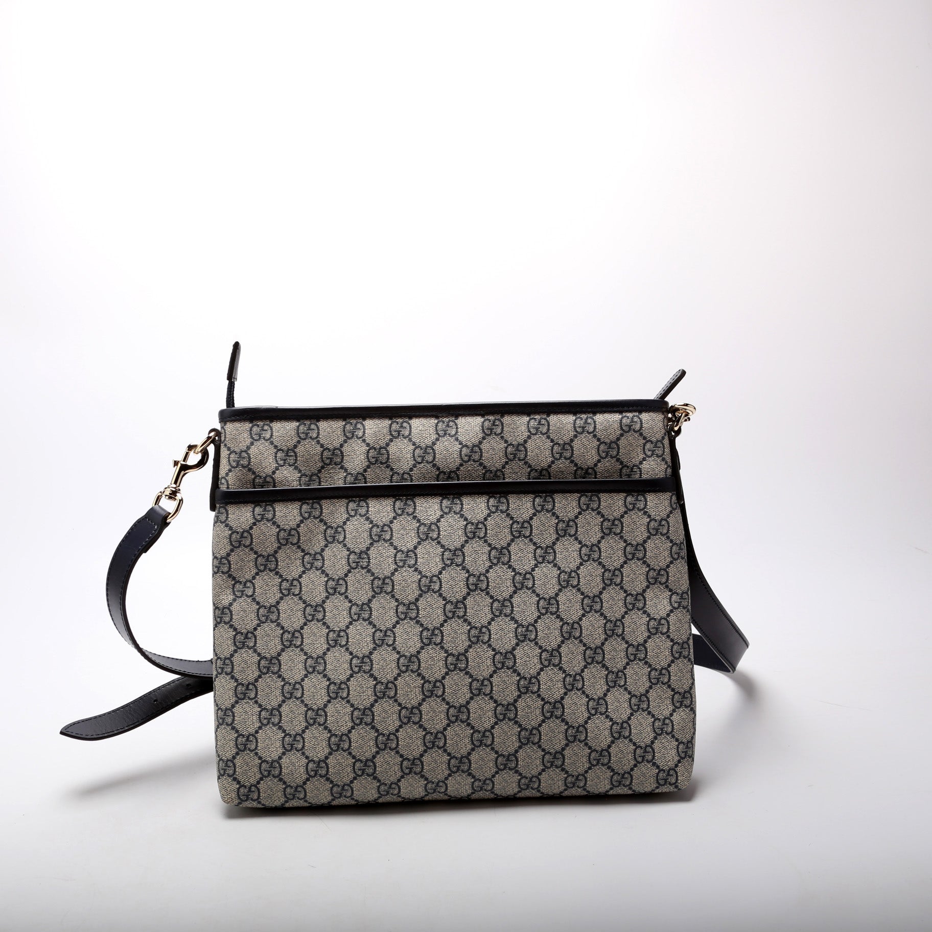 Gucci 388924 GG Supreme Crossbody Bag