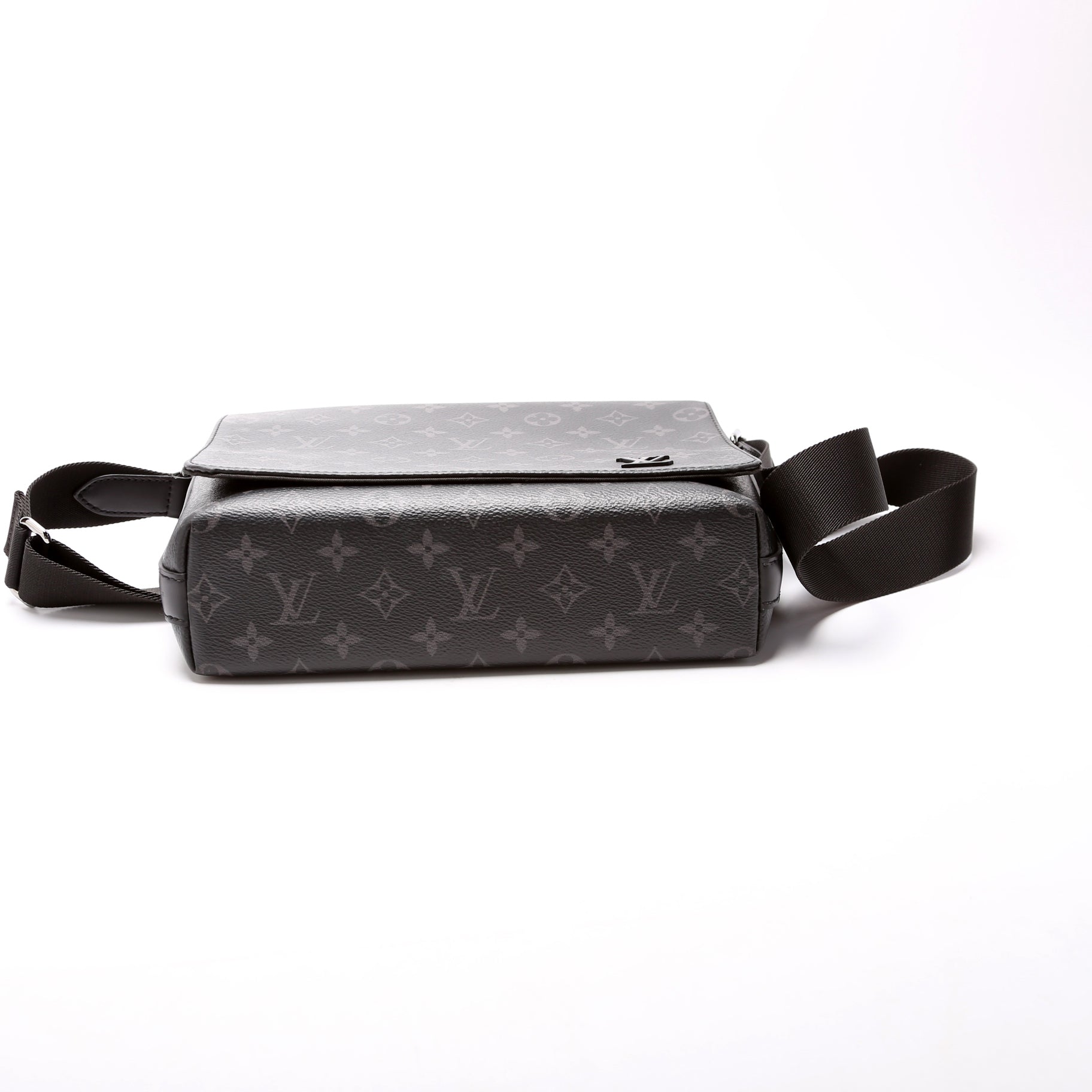 Louis Vuitton District PM Monogram Eclipse NV3