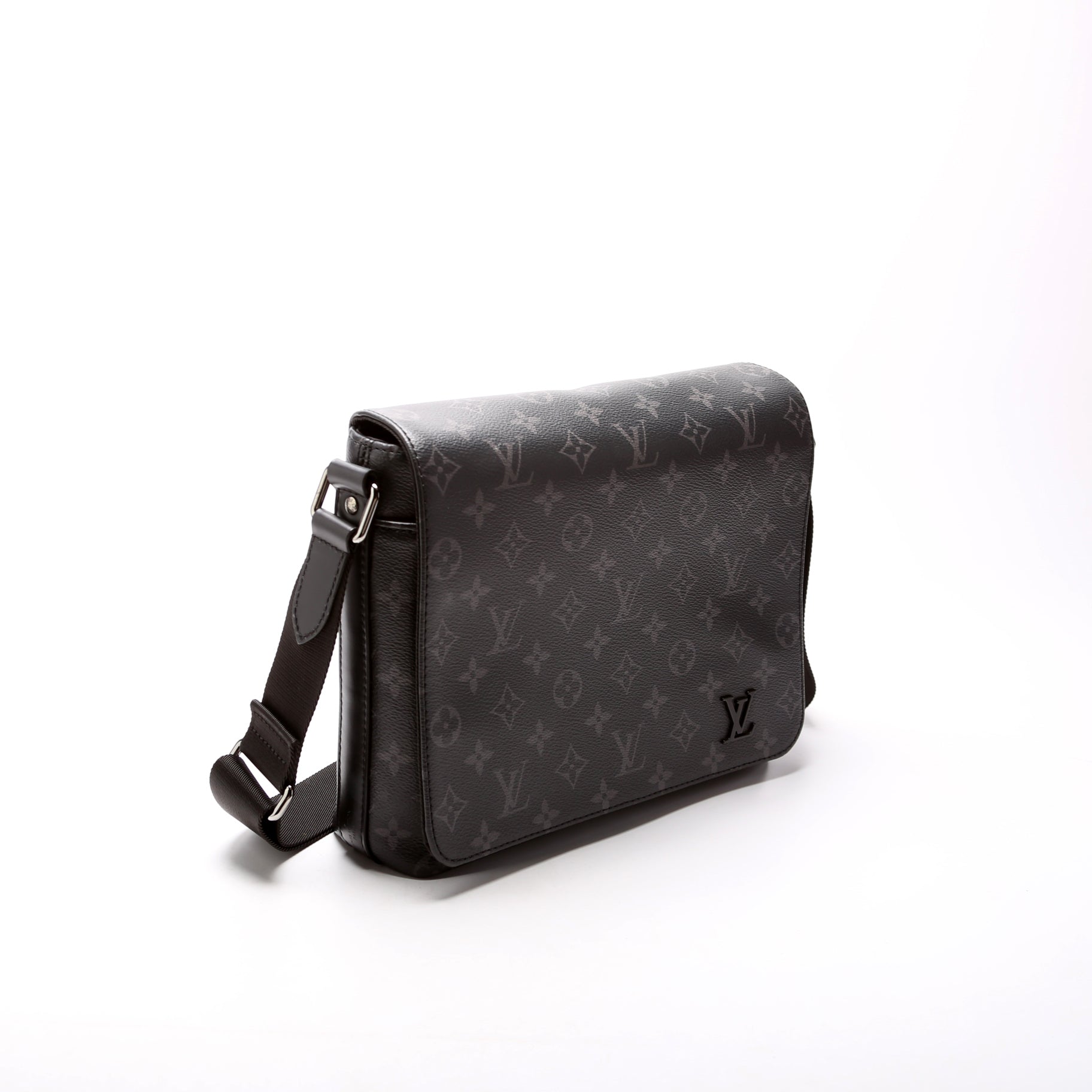 Louis Vuitton District PM Monogram Eclipse NV3