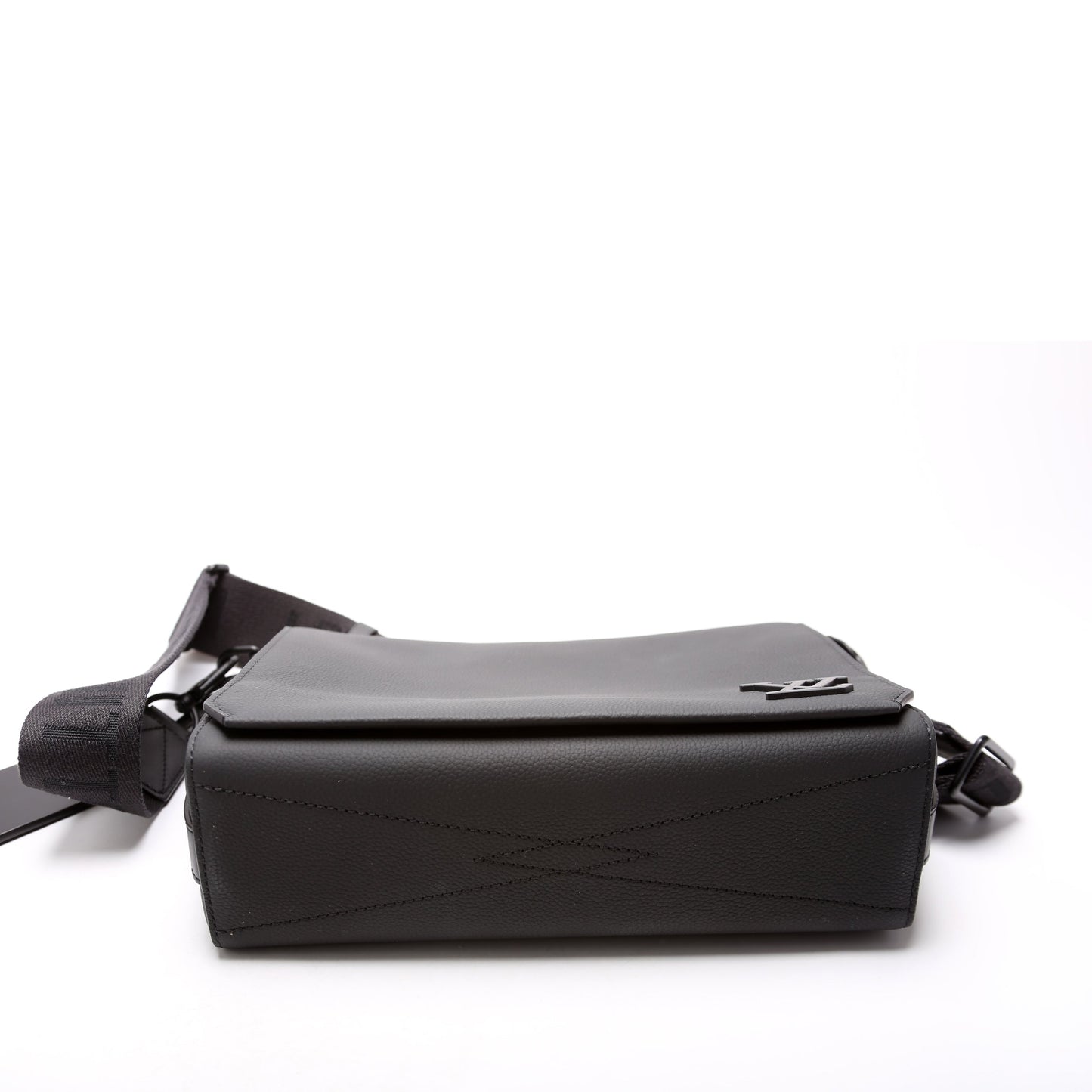 Louis Vuitton Takeoff Messenger Aerogram Black
