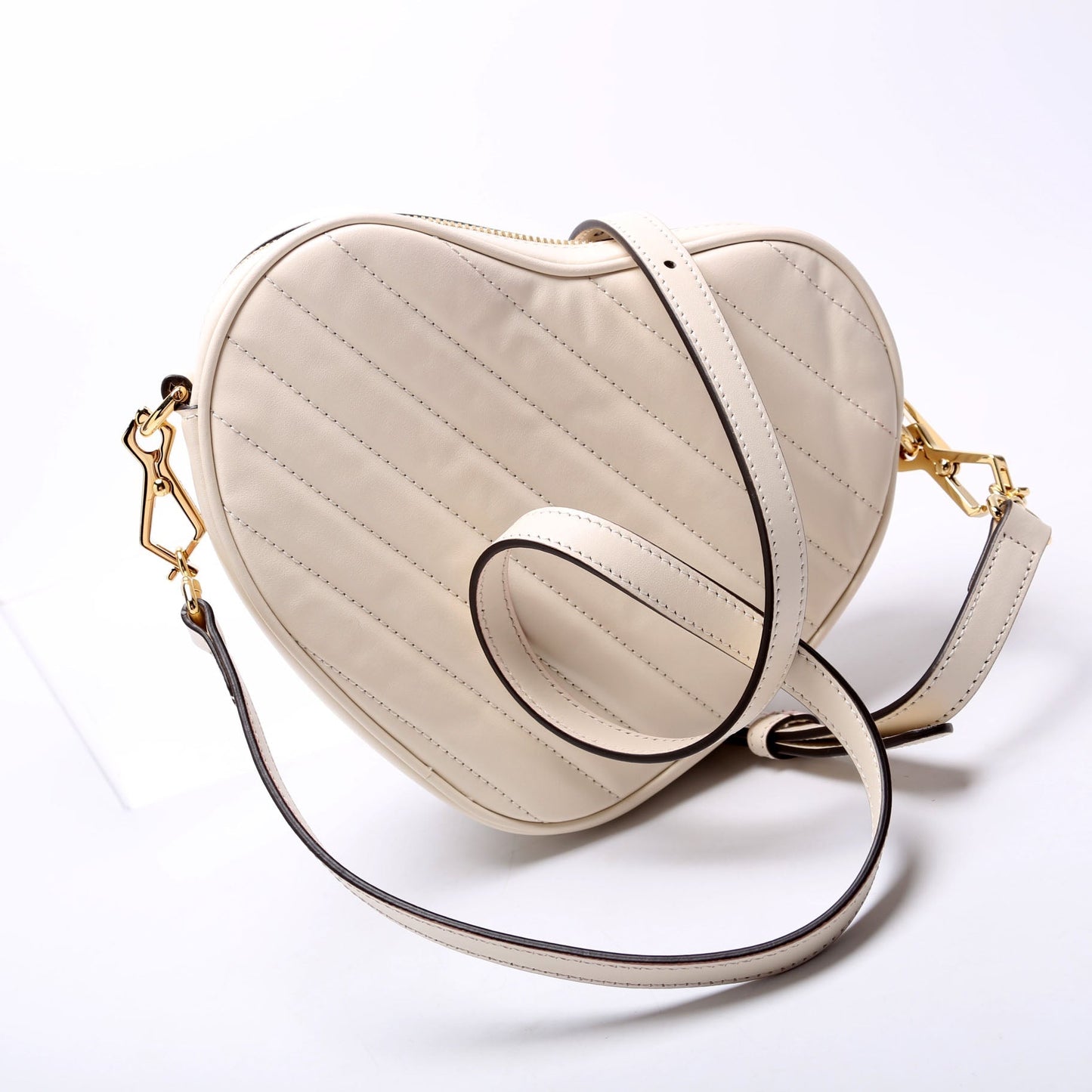 Gucci 751628 Interlock G Mini Heart Crossbody Bag