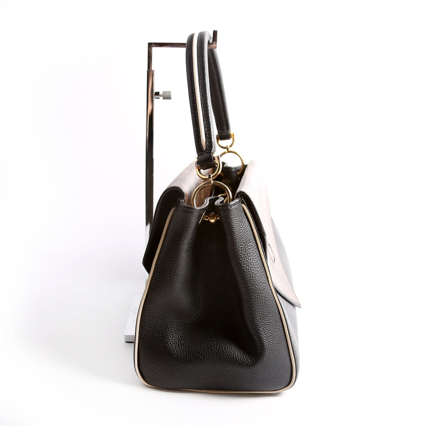 Louis Vuitton Double V Leather Black