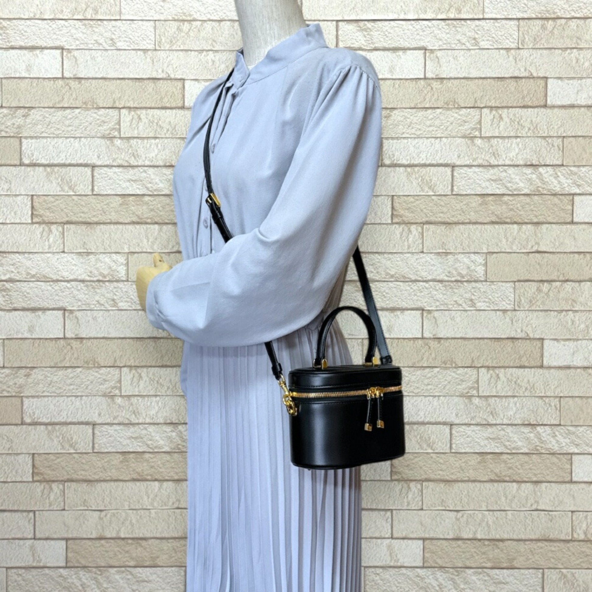 Christian Dior Black Leather Shoulder Bag ()