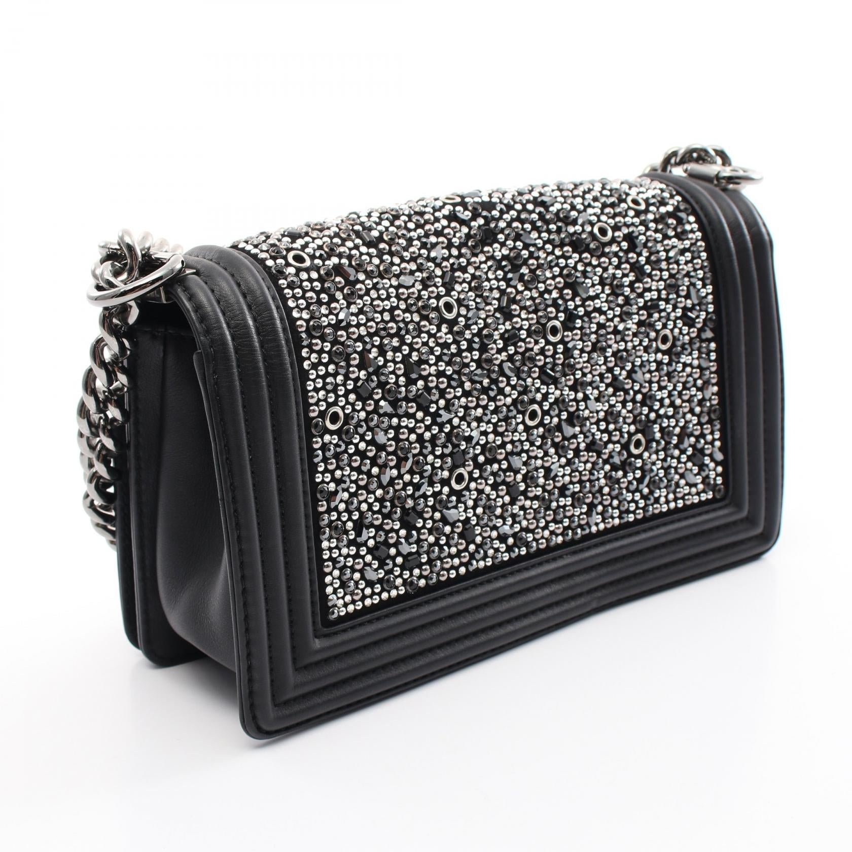 Chanel Boy Matelasse Leather Shoulder Bag A67086