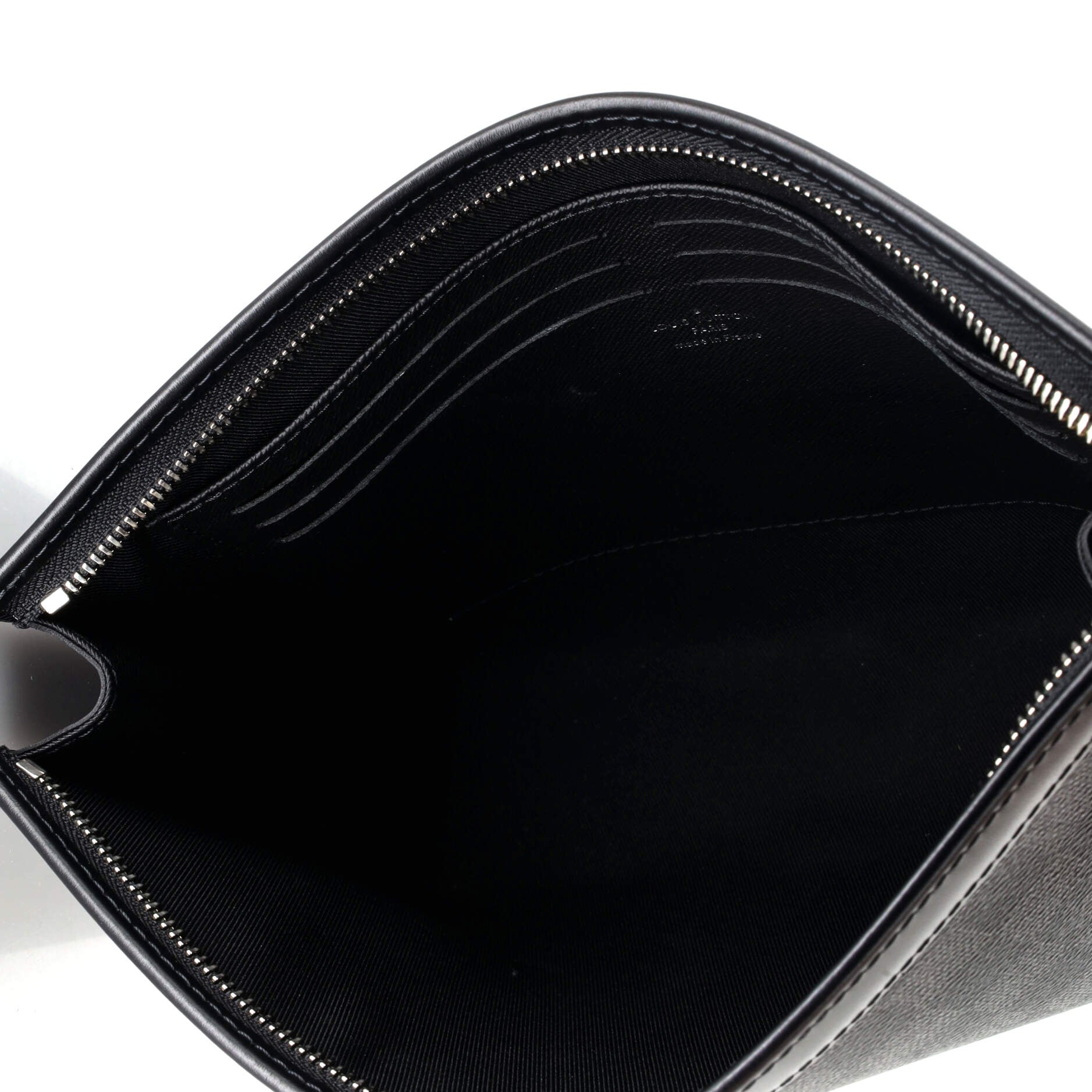 Louis Vuitton Pochette Voyage Damier Graphite MM