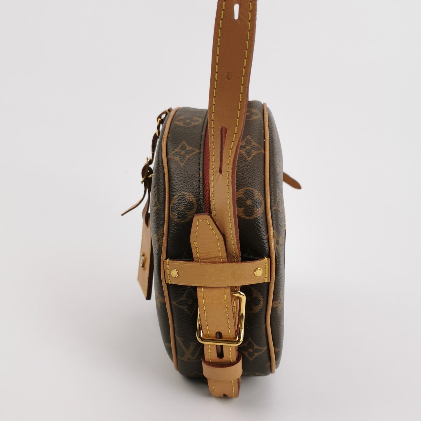 Louis Vuitton Boîte Chapeau Souple Leather MM Crossbody Bag
