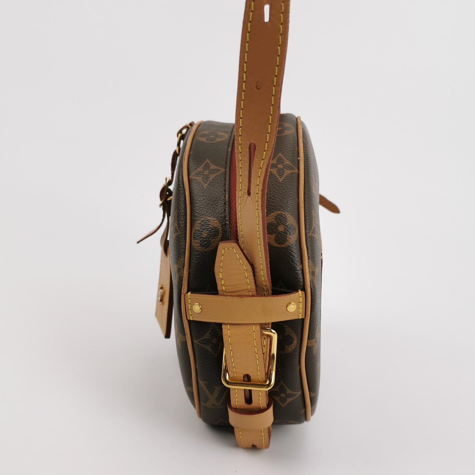 Louis Vuitton Boîte Chapeau Souple Leather MM Crossbody Bag