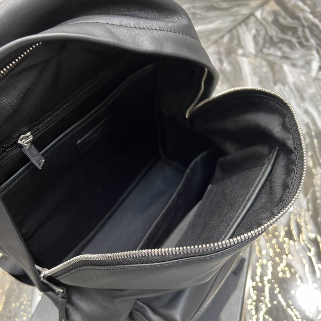 Yves Saint Laurent City Backpack In Unisex.8in/ Black